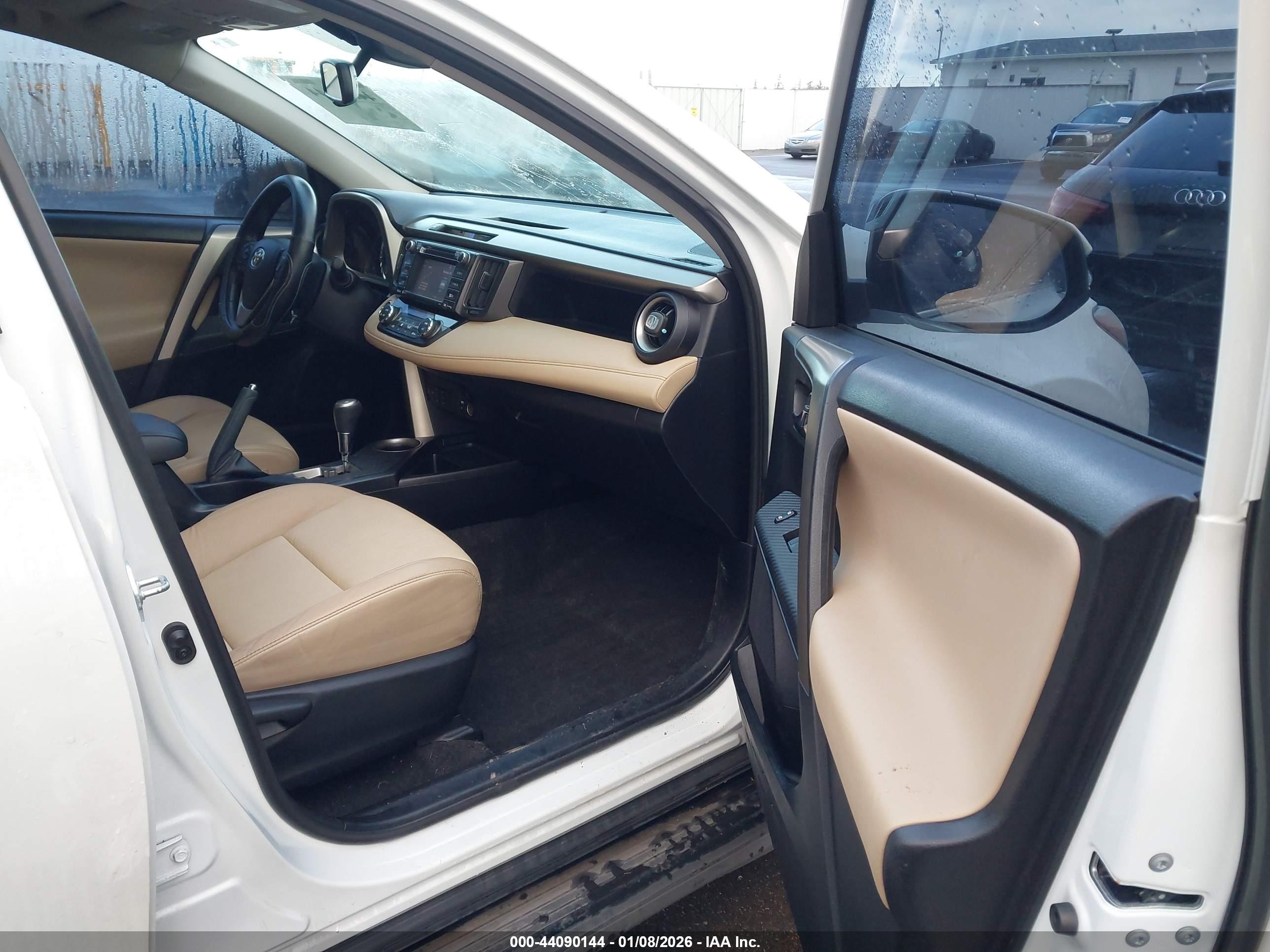 TOYOTA RAV4 image 5