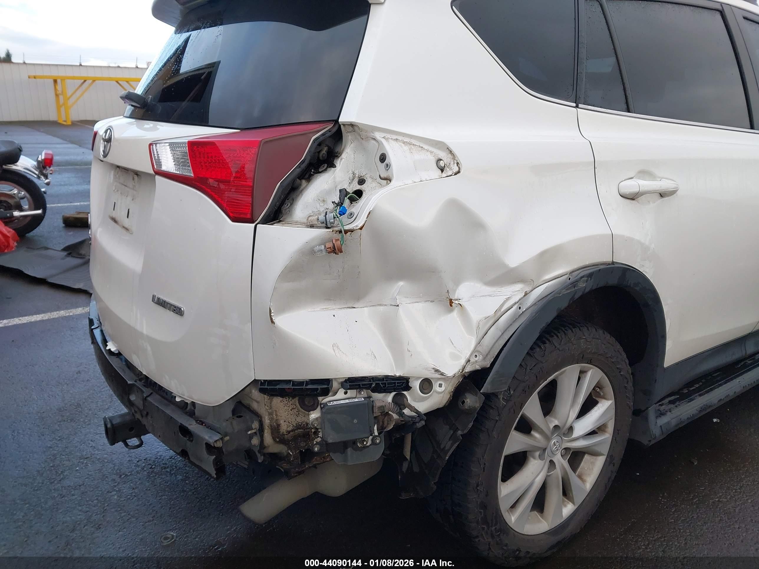 TOYOTA RAV4 image 6