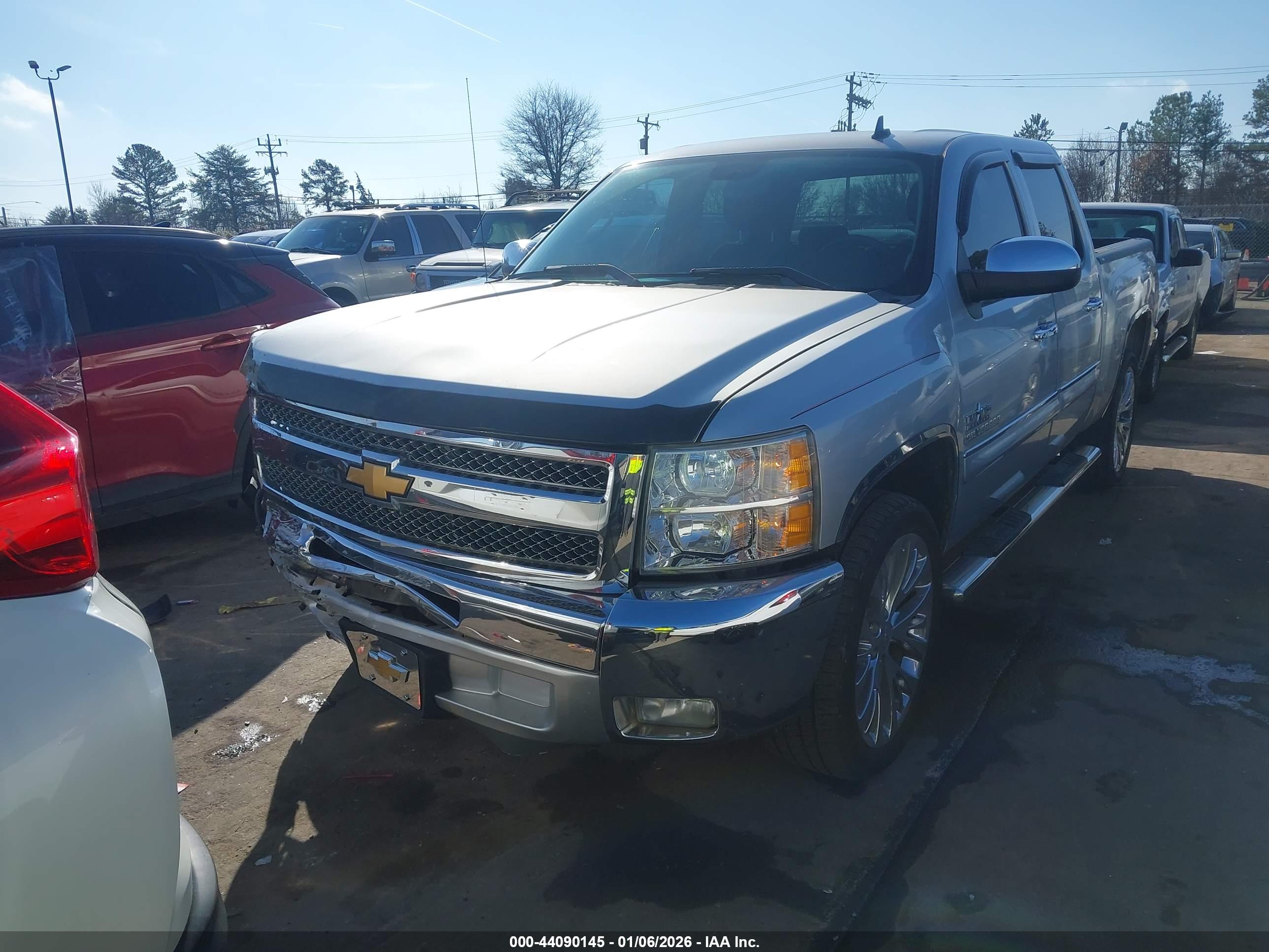 CHEVROLET SILVERADO image 2