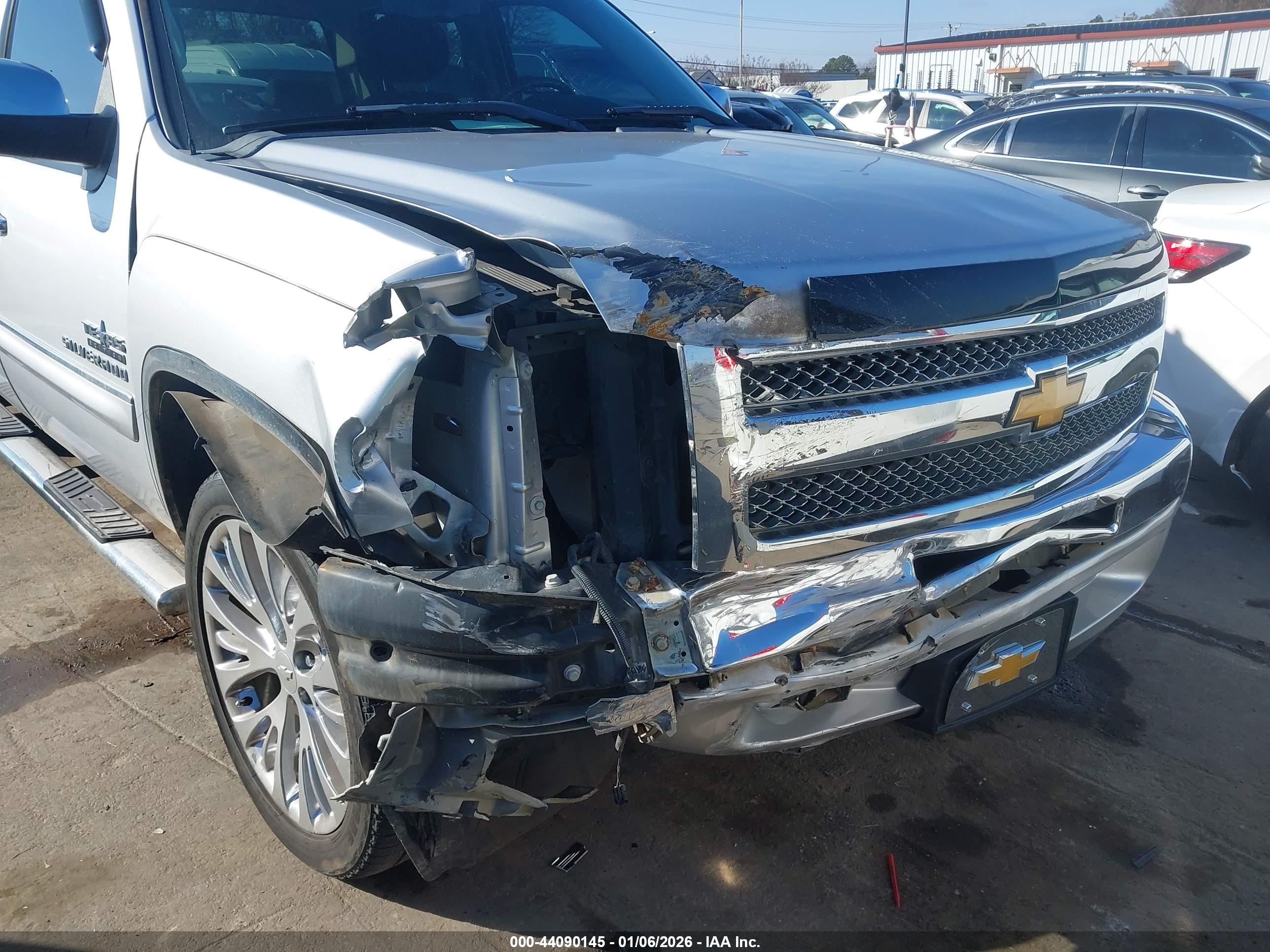 CHEVROLET SILVERADO image 6