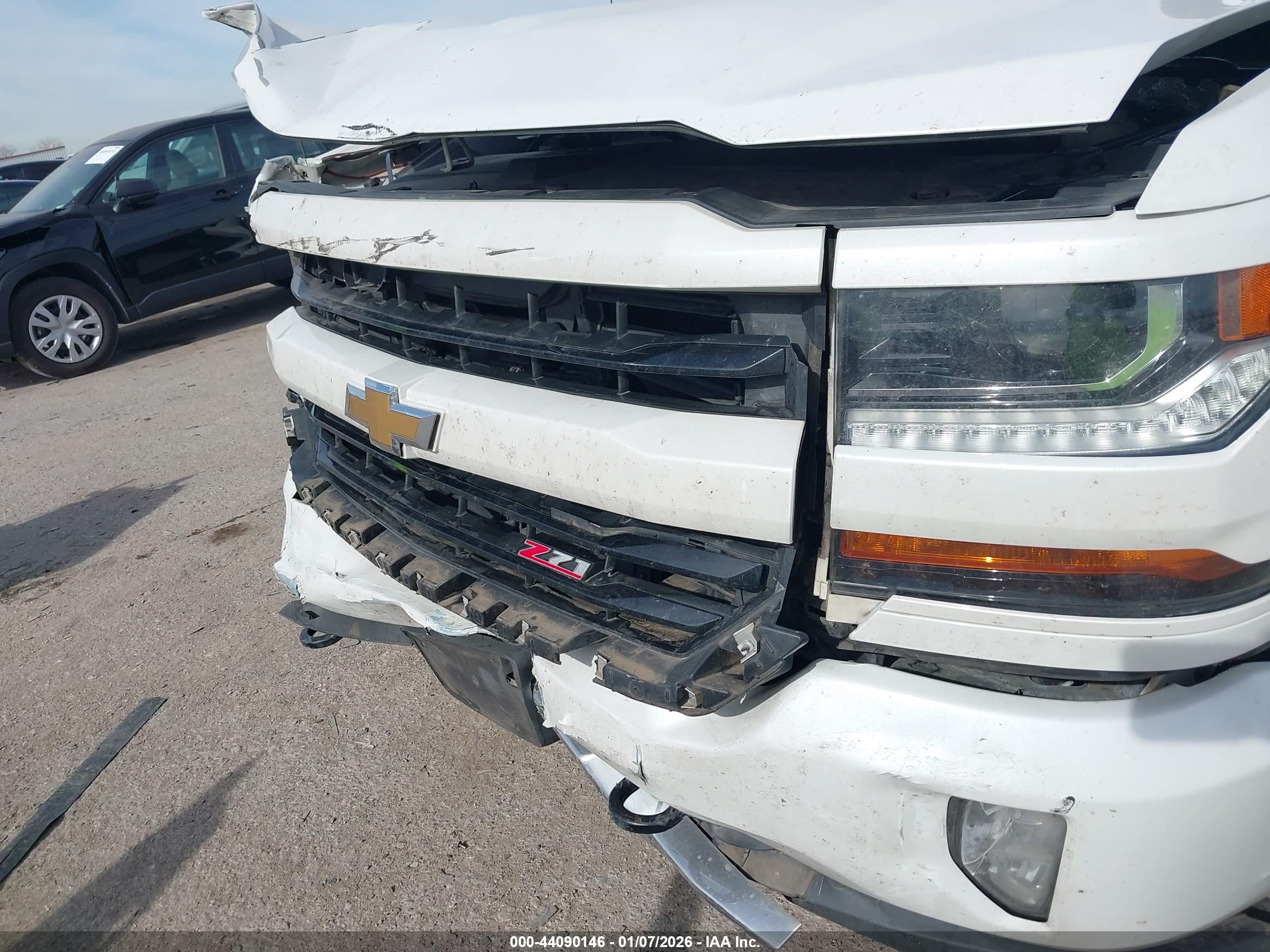 CHEVROLET SILVERADO image 6