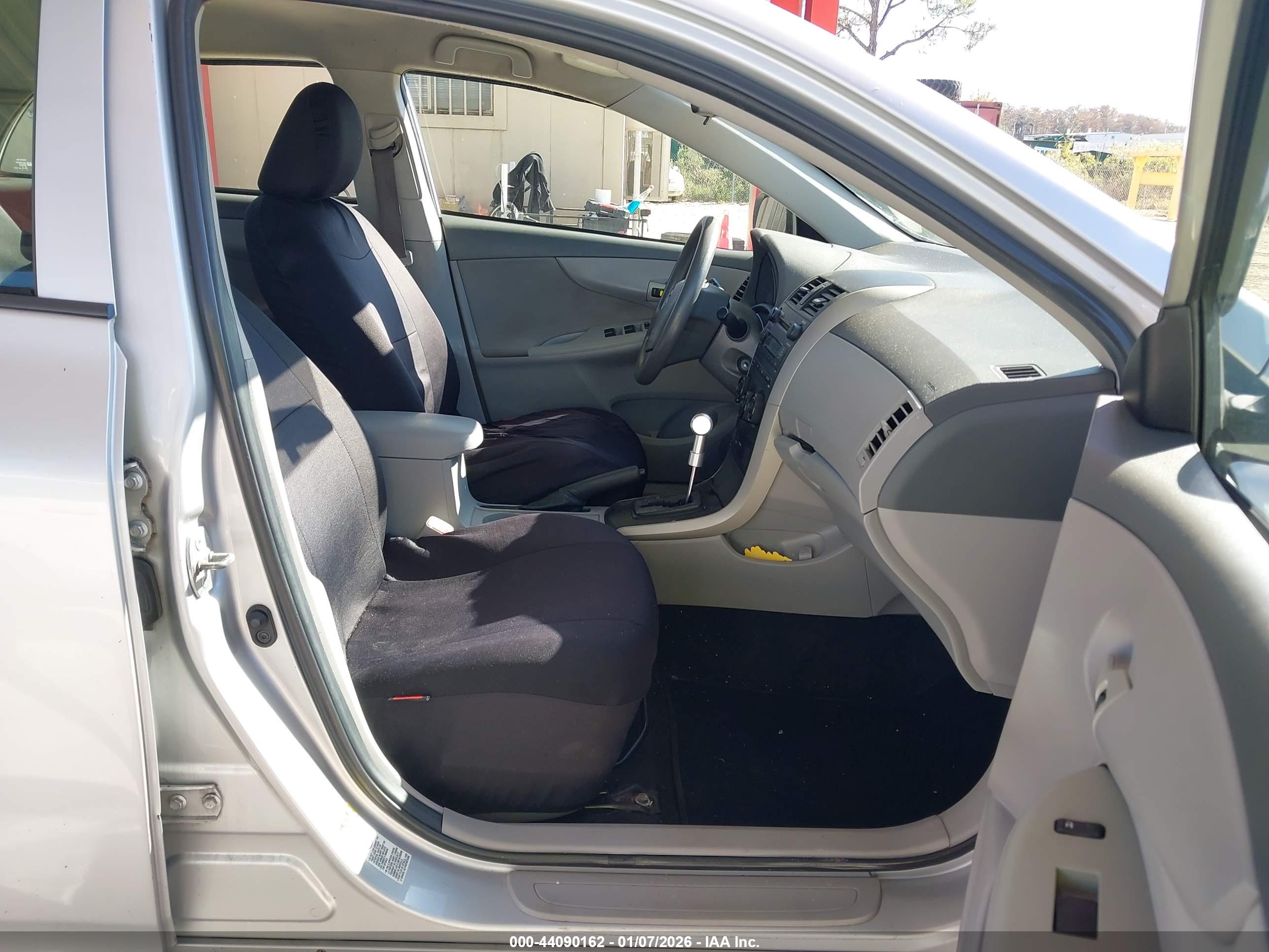 TOYOTA COROLLA image 5