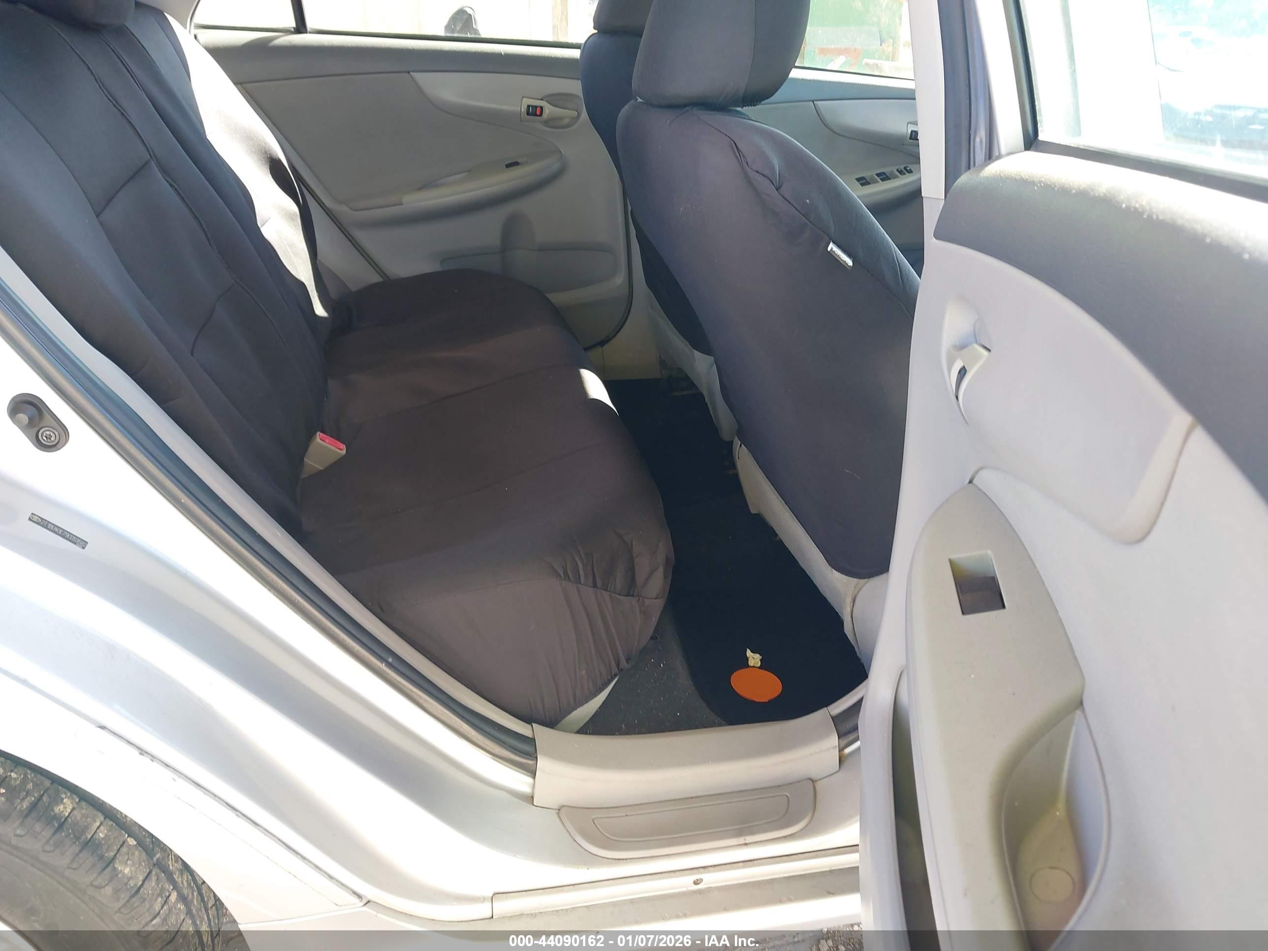 TOYOTA COROLLA image 8