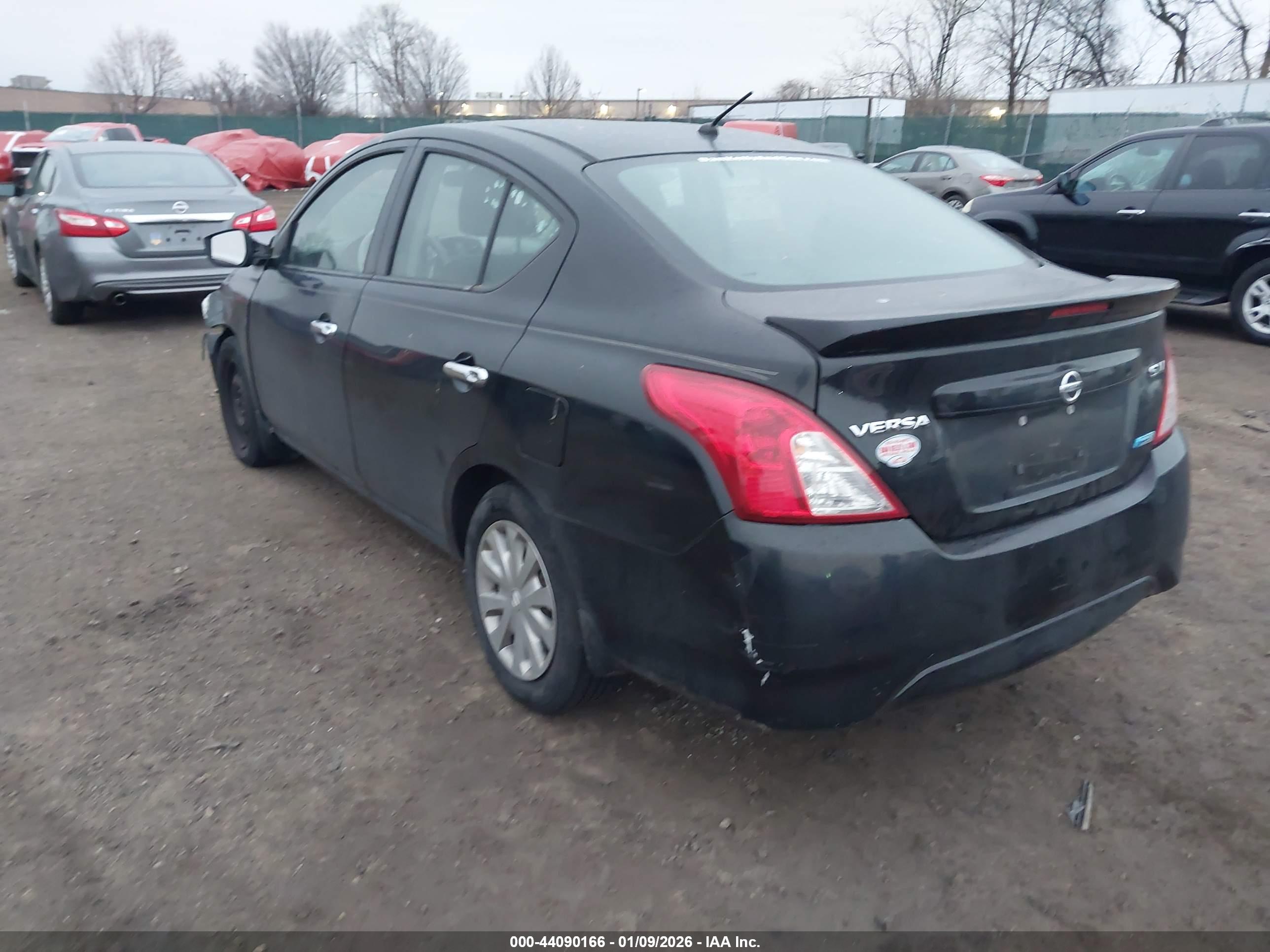 NISSAN VERSA image 3