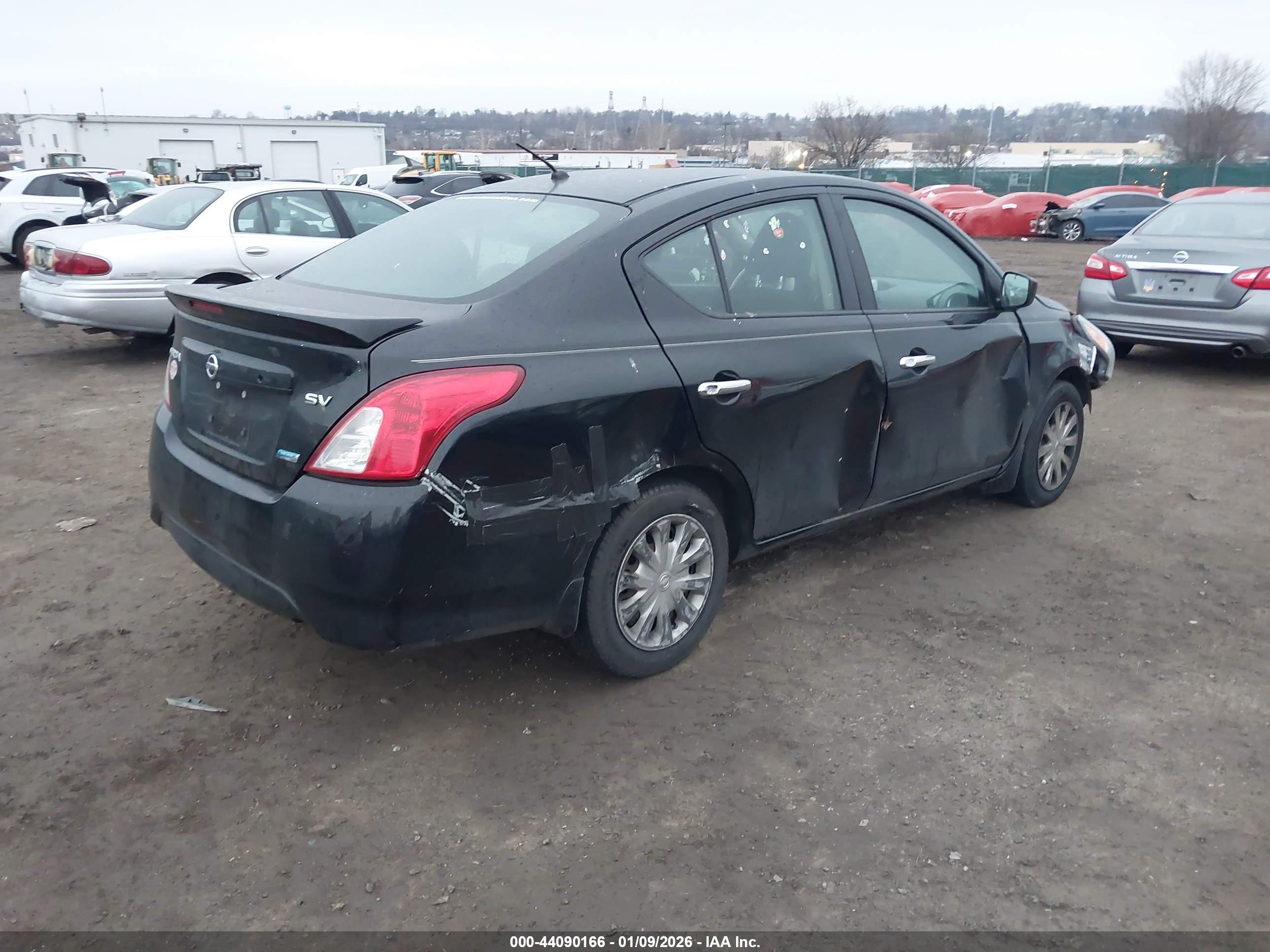 NISSAN VERSA image 4