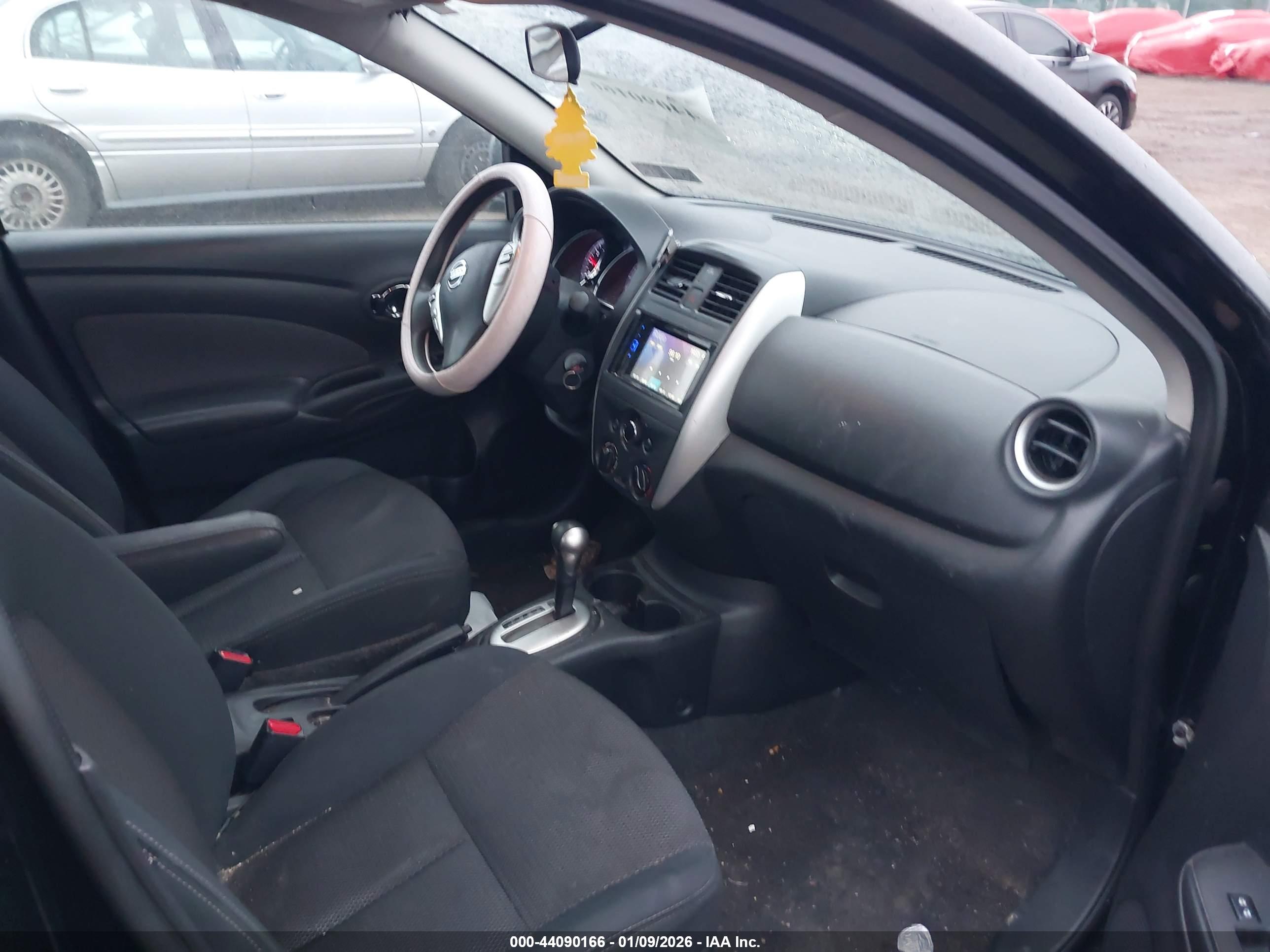 NISSAN VERSA image 5