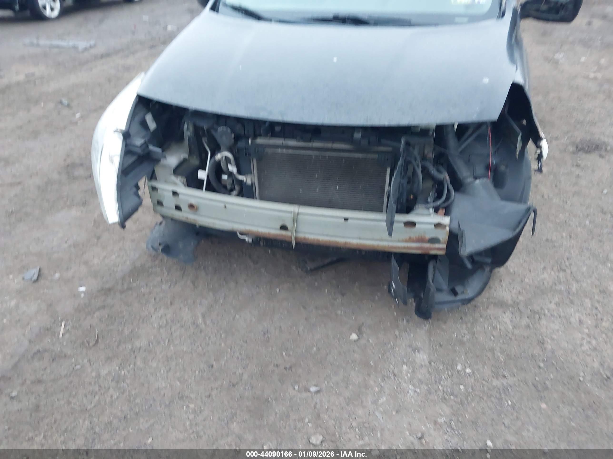 NISSAN VERSA image 6
