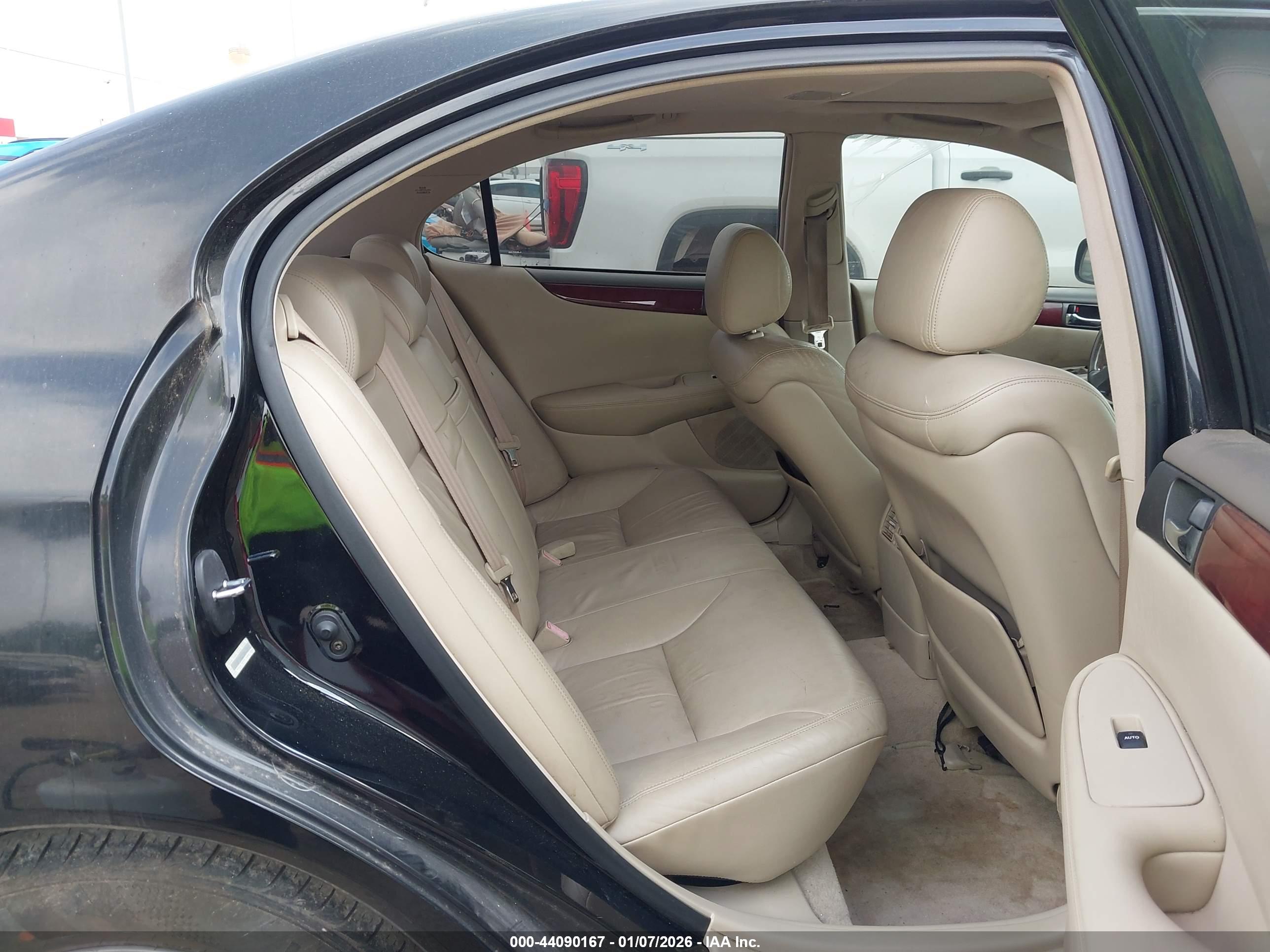 LEXUS ES image 8