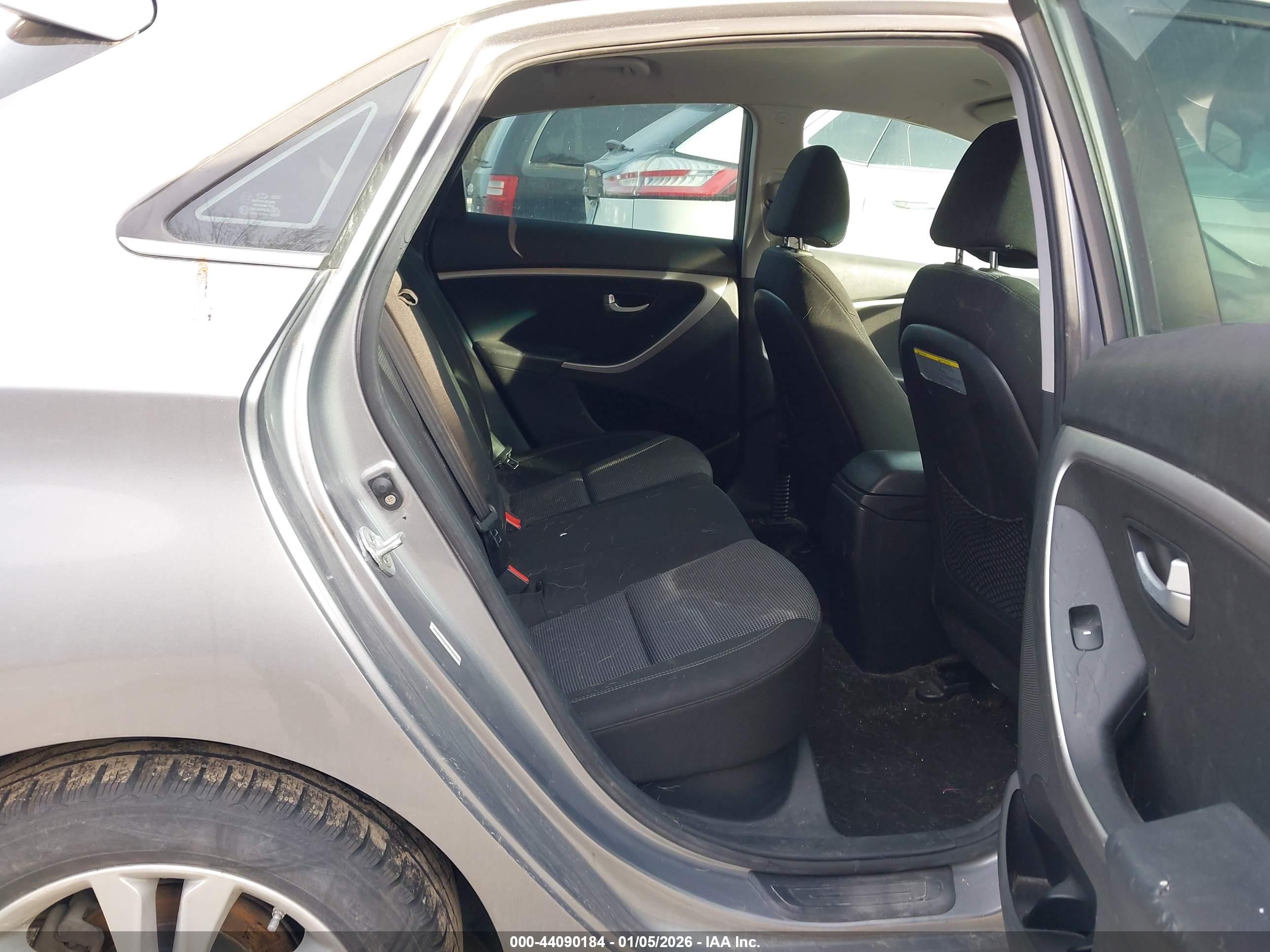 HYUNDAI ELANTRA image 8