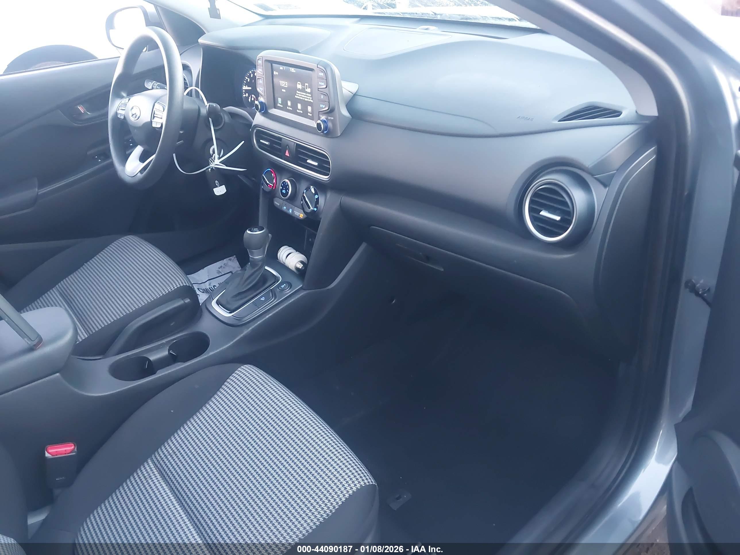 HYUNDAI KONA image 5
