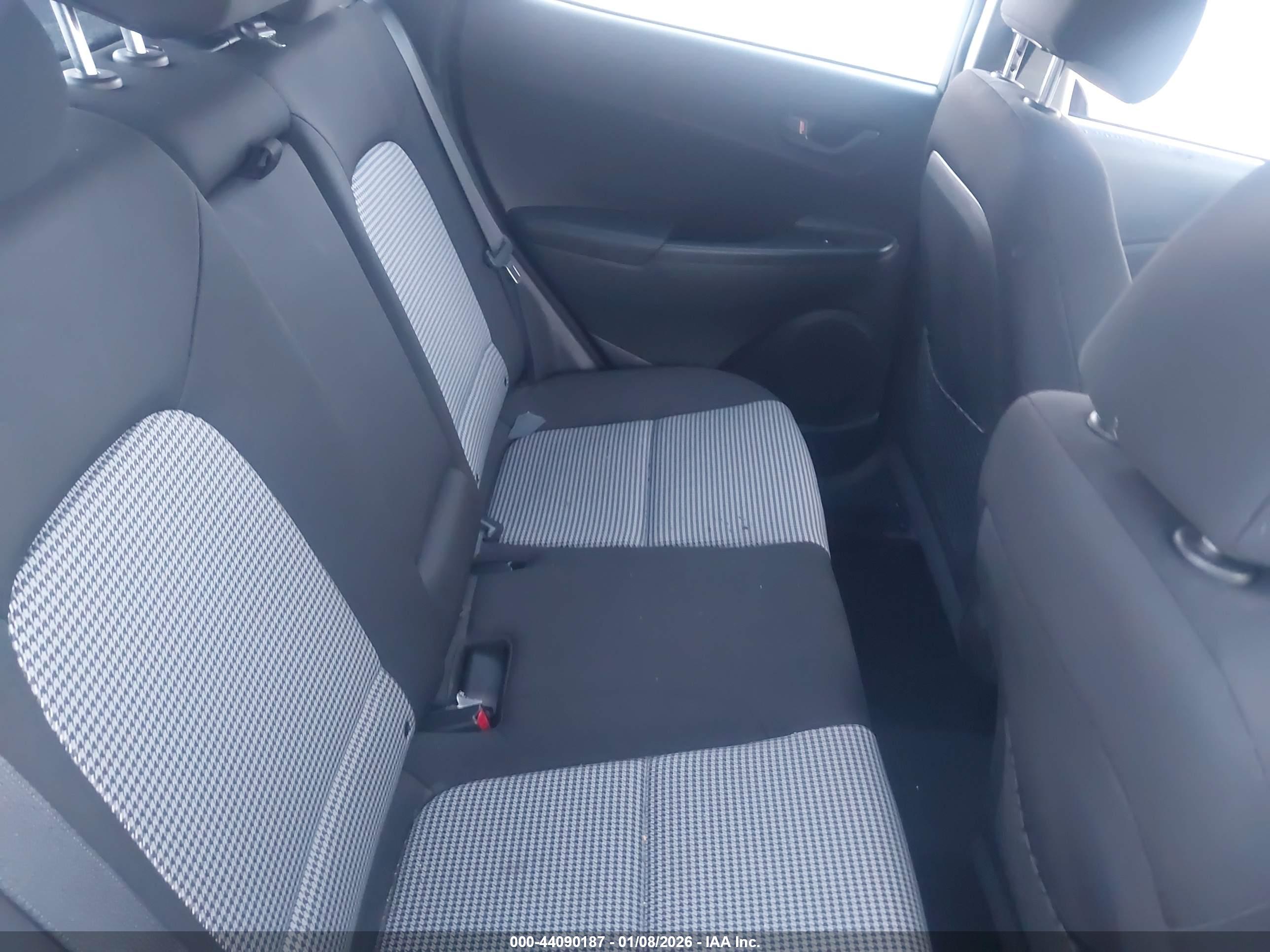 HYUNDAI KONA image 8