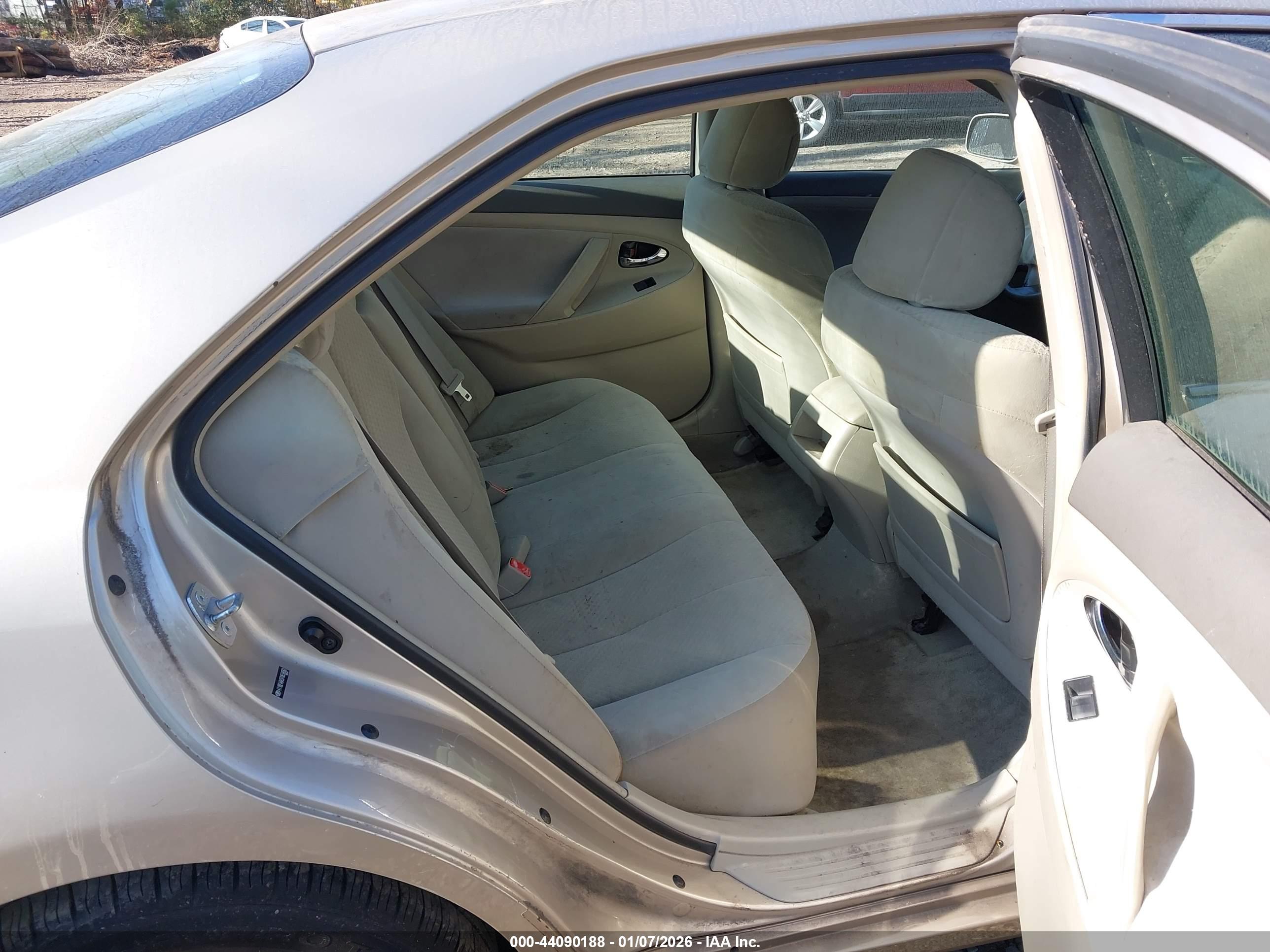 TOYOTA CAMRY image 8