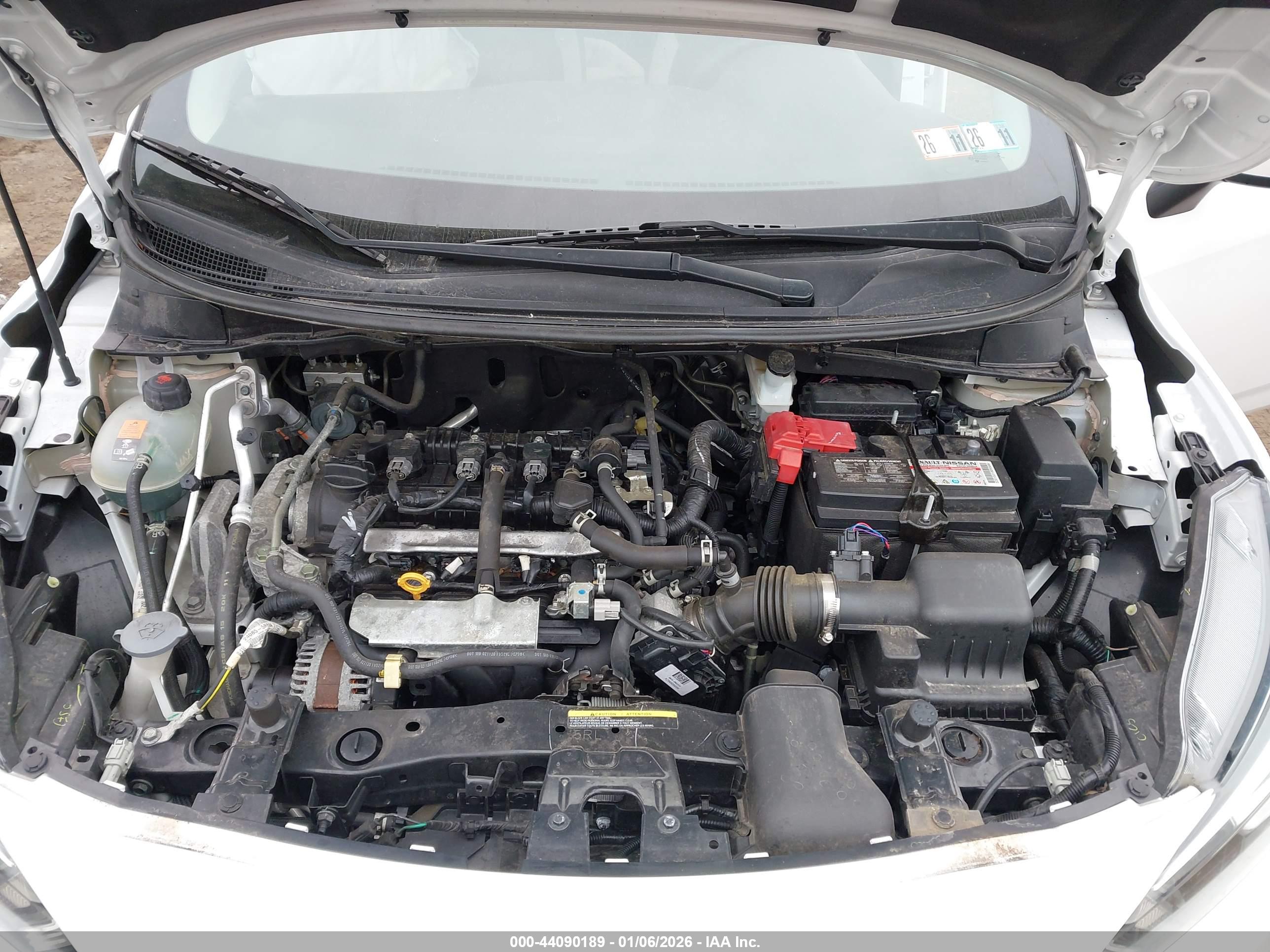 NISSAN VERSA image 10