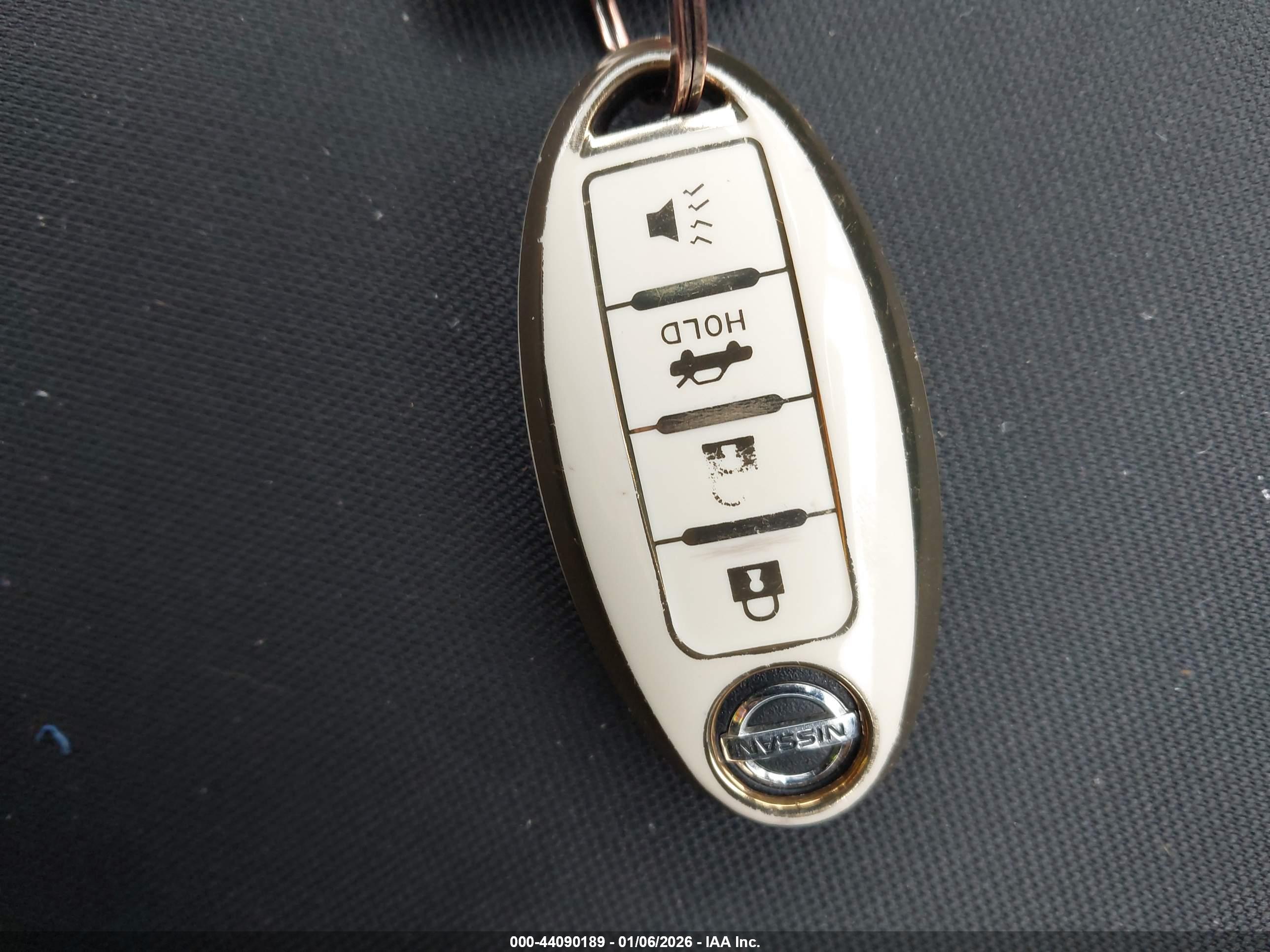 NISSAN VERSA image 11