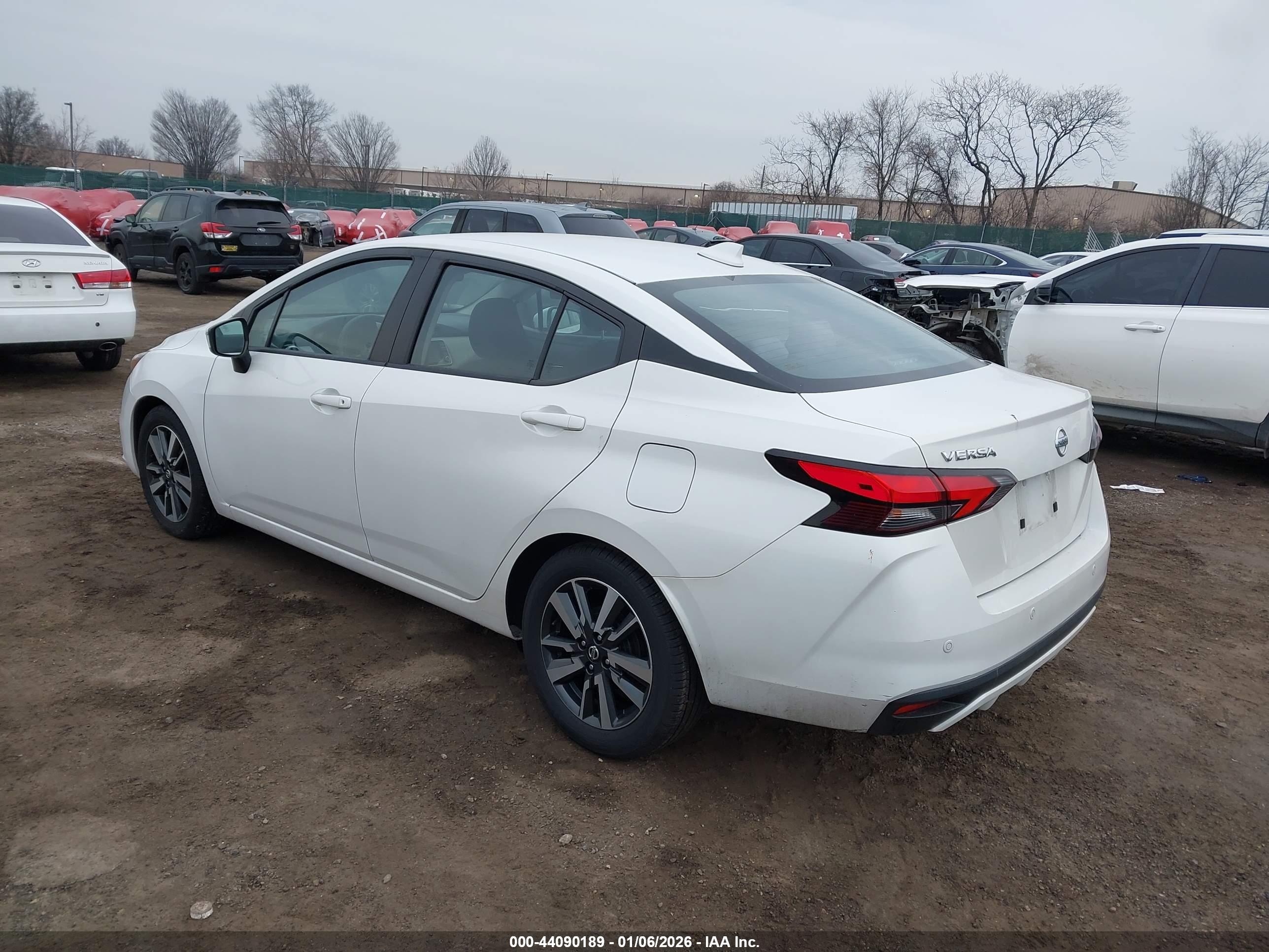 NISSAN VERSA image 3