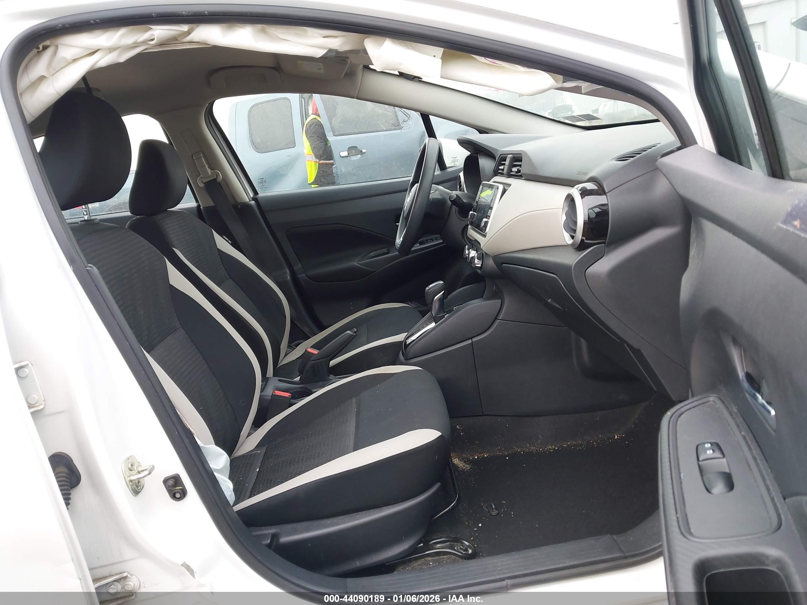 NISSAN VERSA image 5