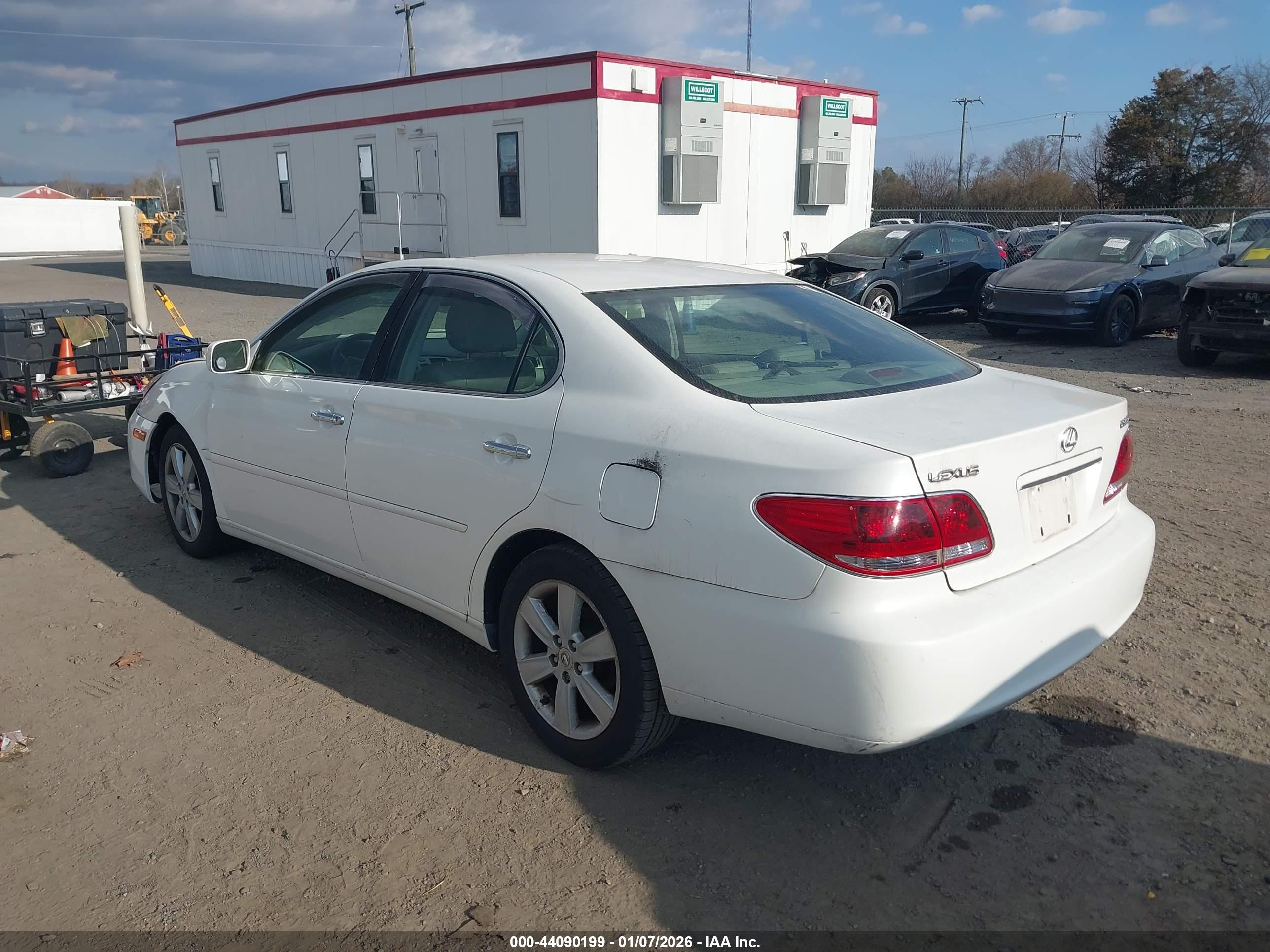 LEXUS ES image 3