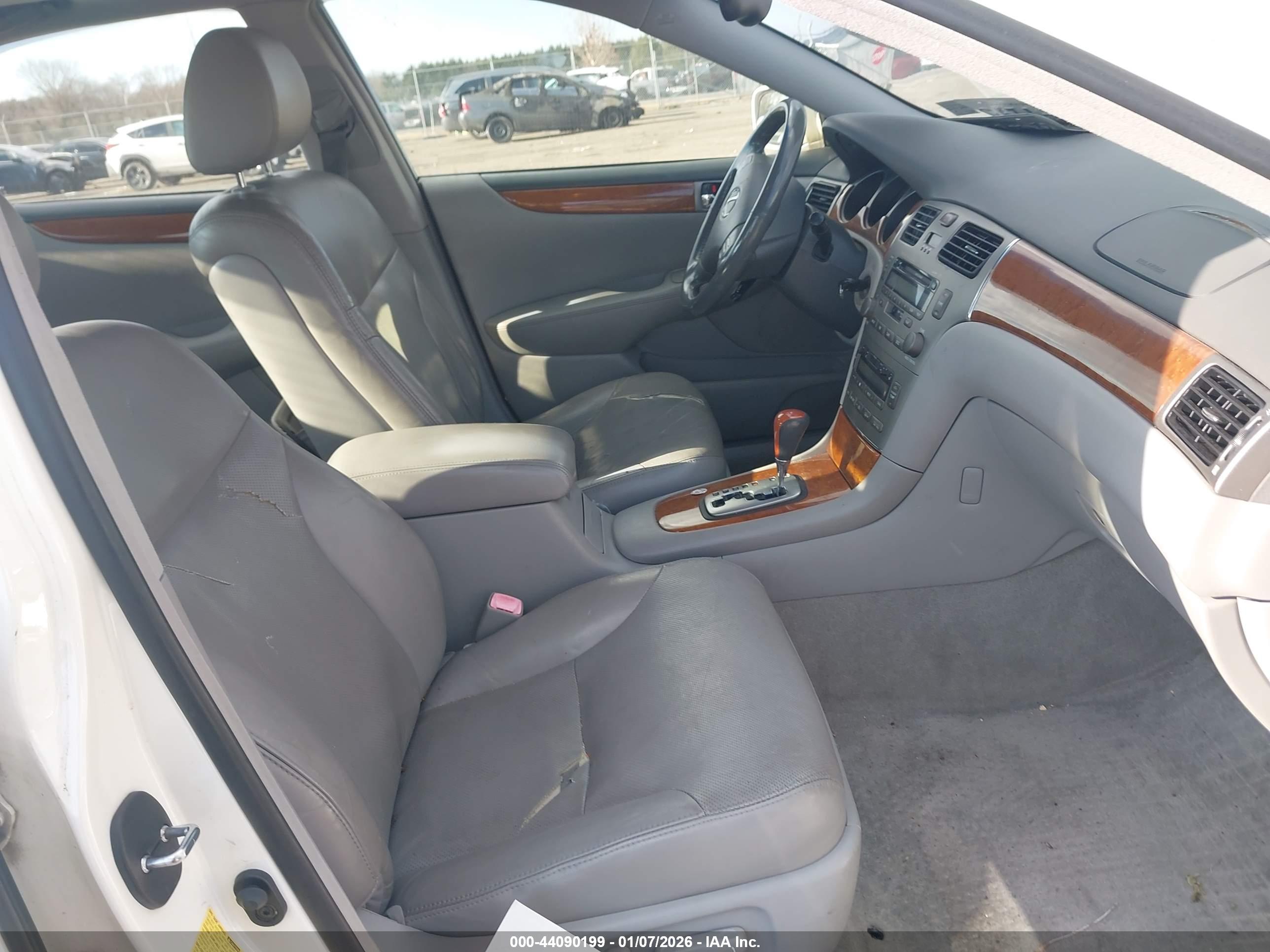 LEXUS ES image 5