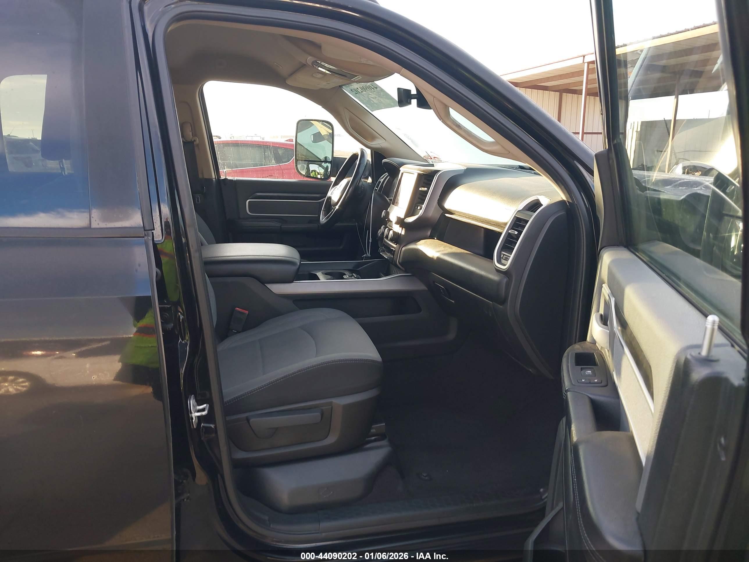 RAM 2500 image 5