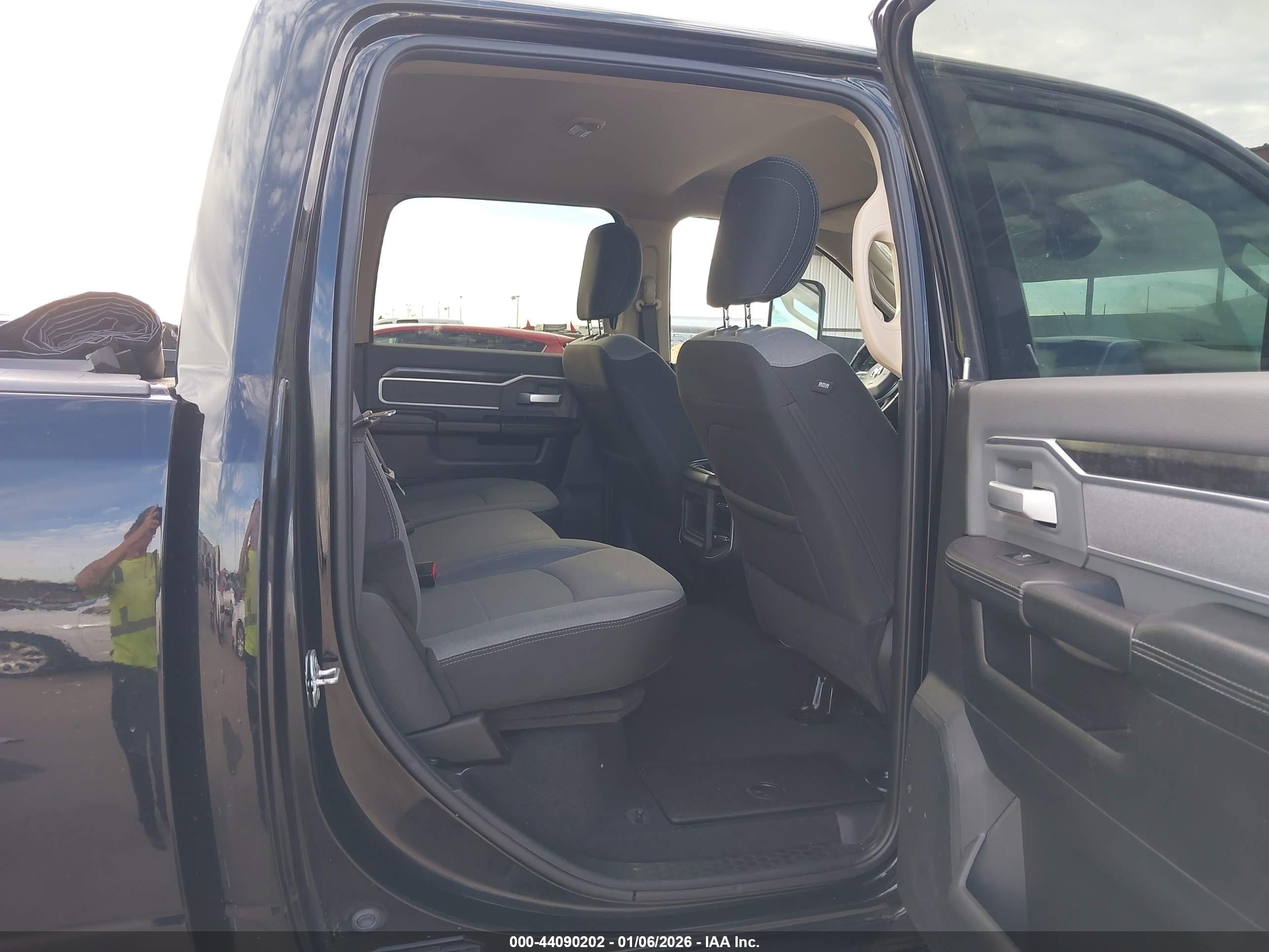 RAM 2500 image 8