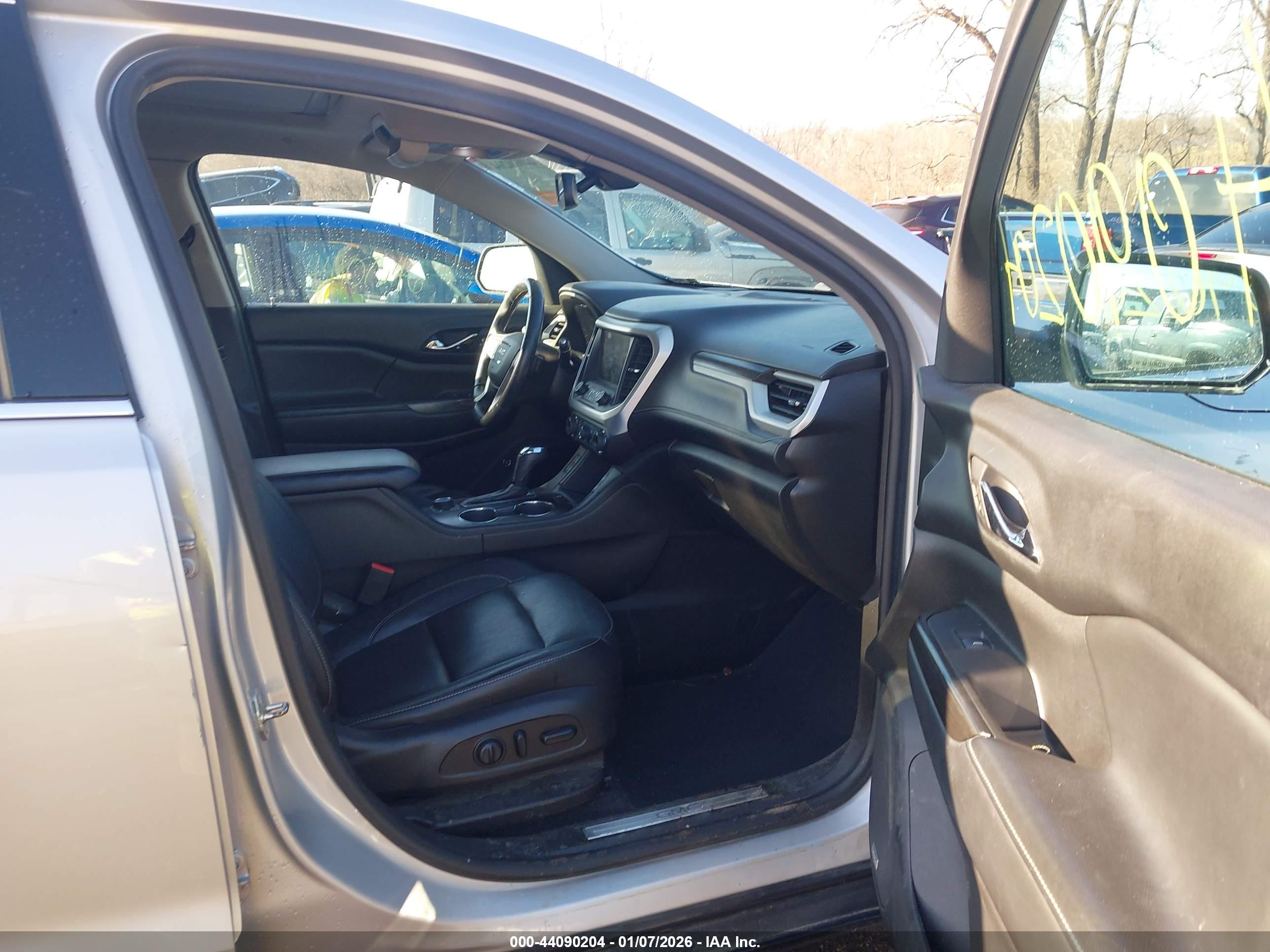 GMC ACADIA image 5