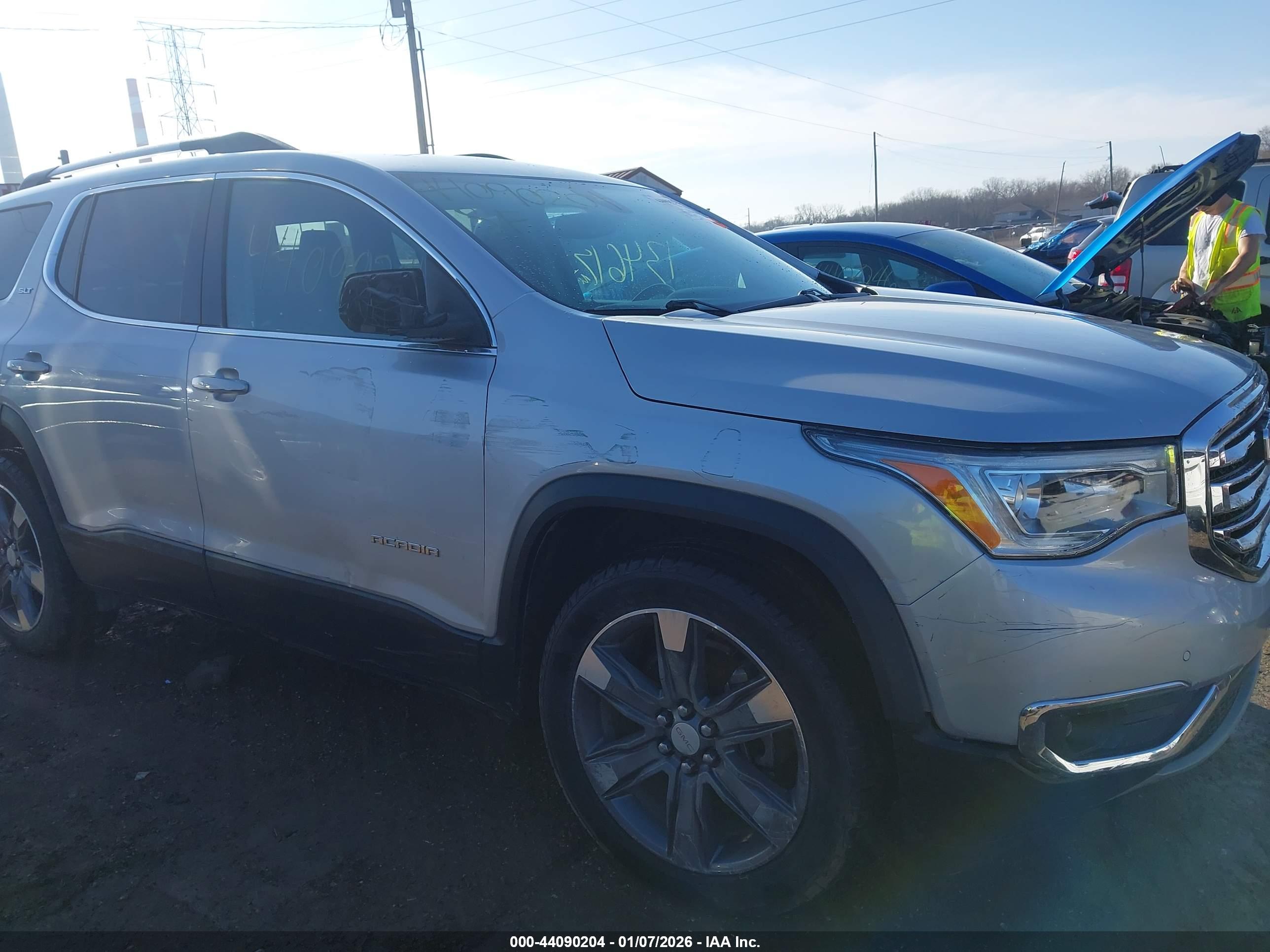 GMC ACADIA image 6