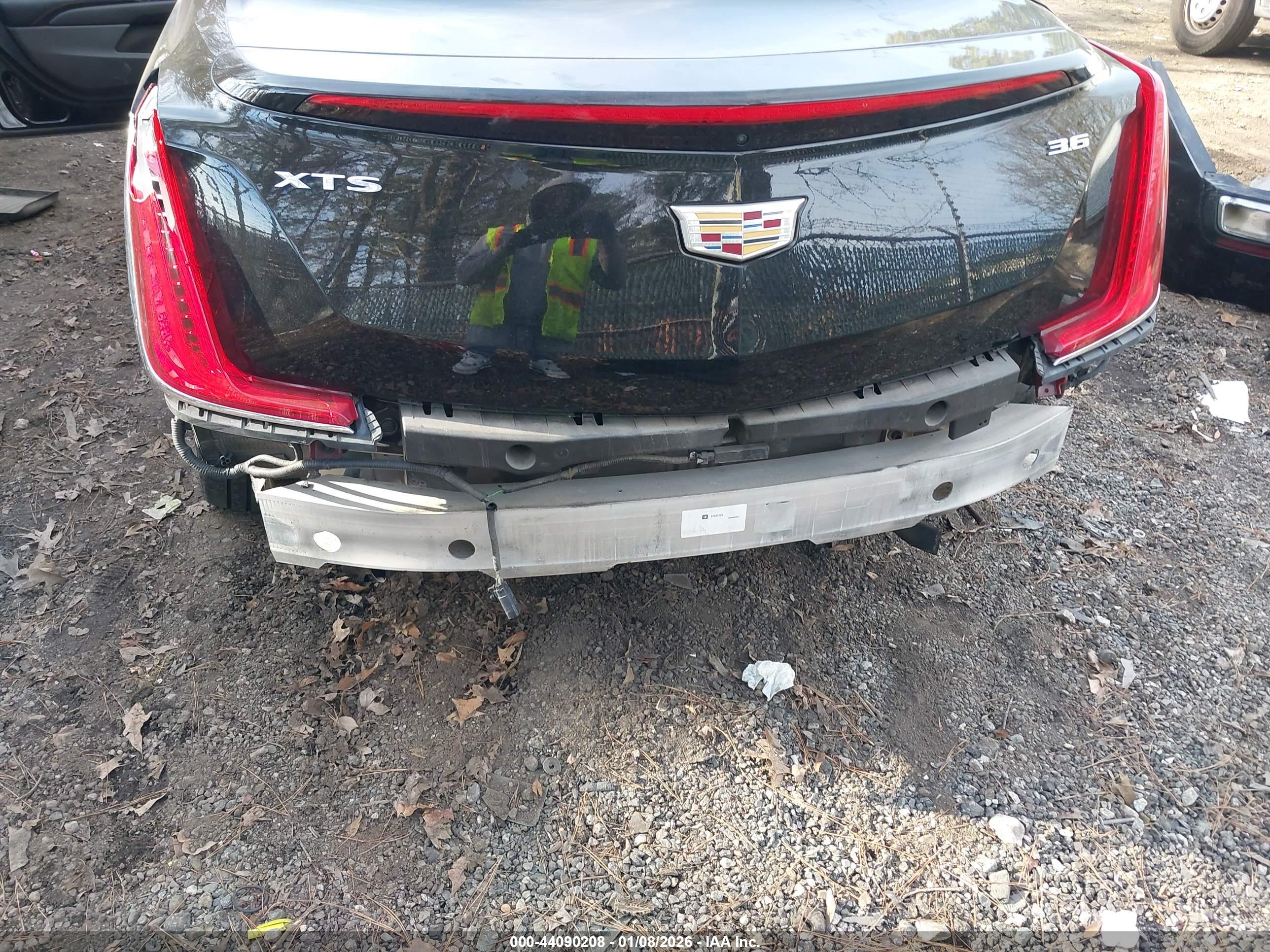CADILLAC XTS image 6