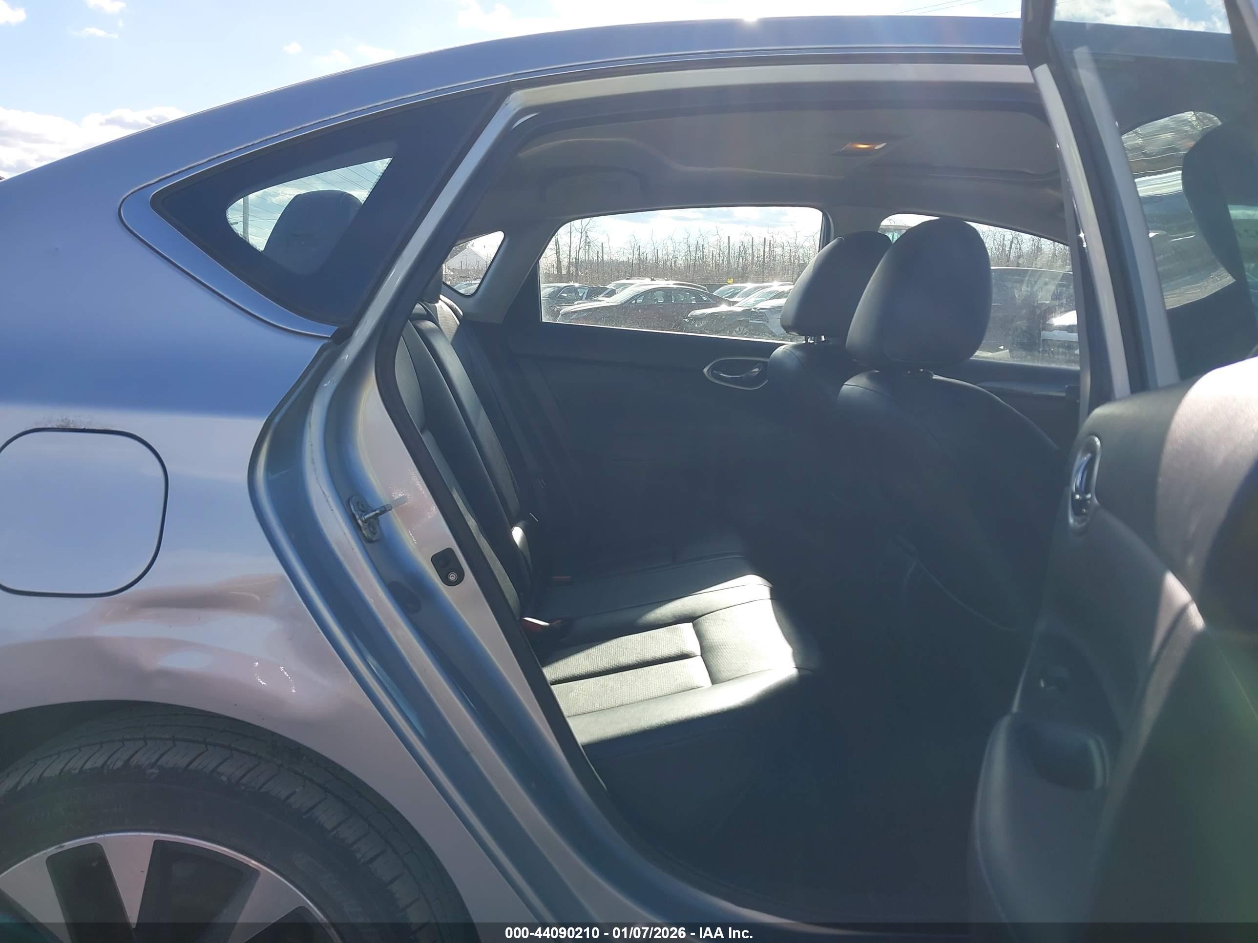 NISSAN SENTRA image 8