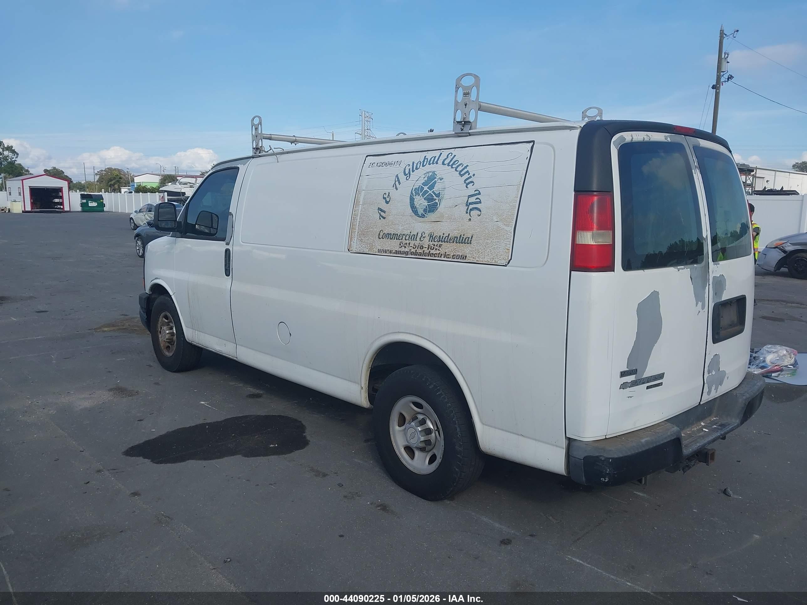 CHEVROLET EXPRESS image 3
