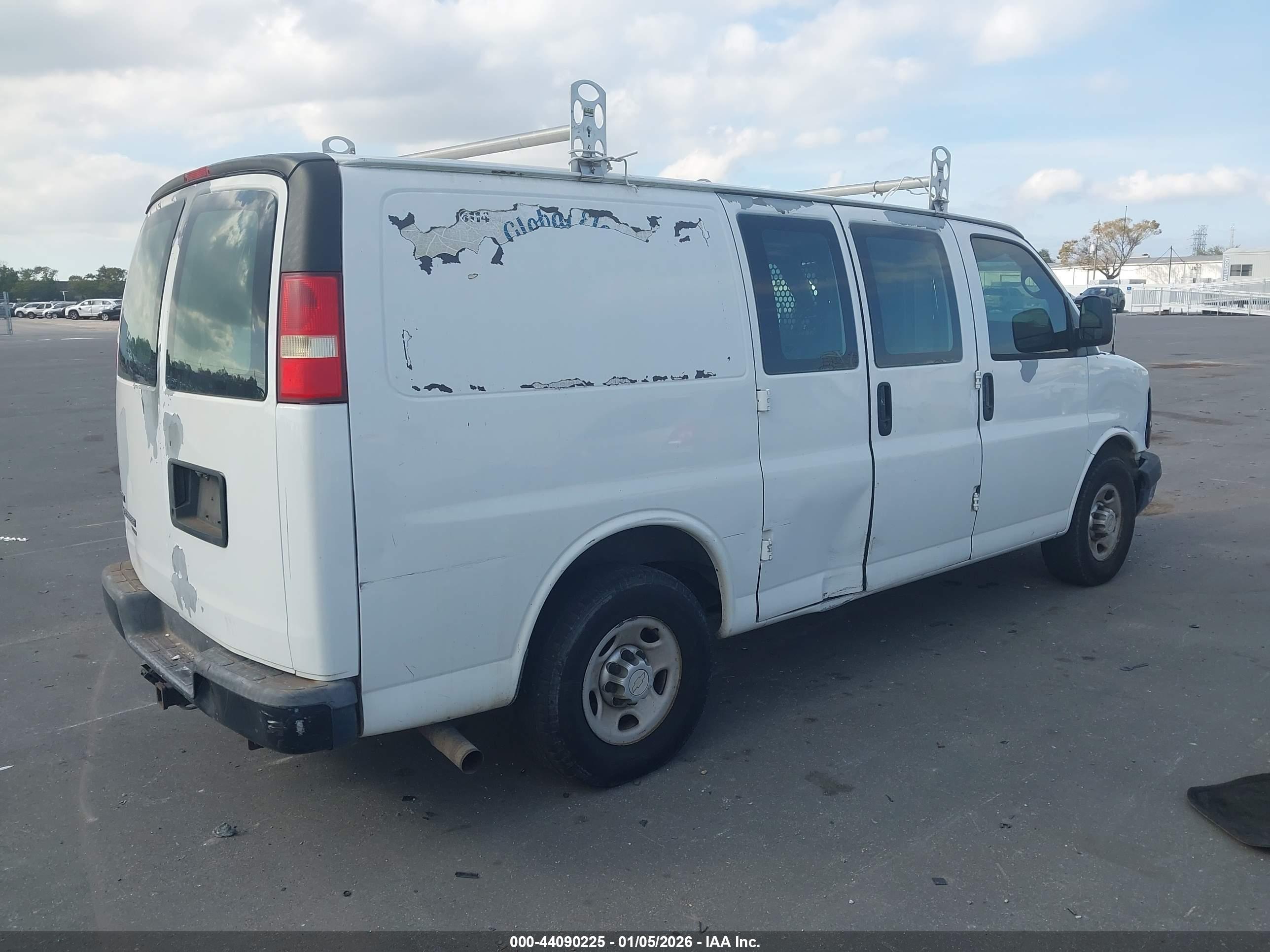 CHEVROLET EXPRESS image 4