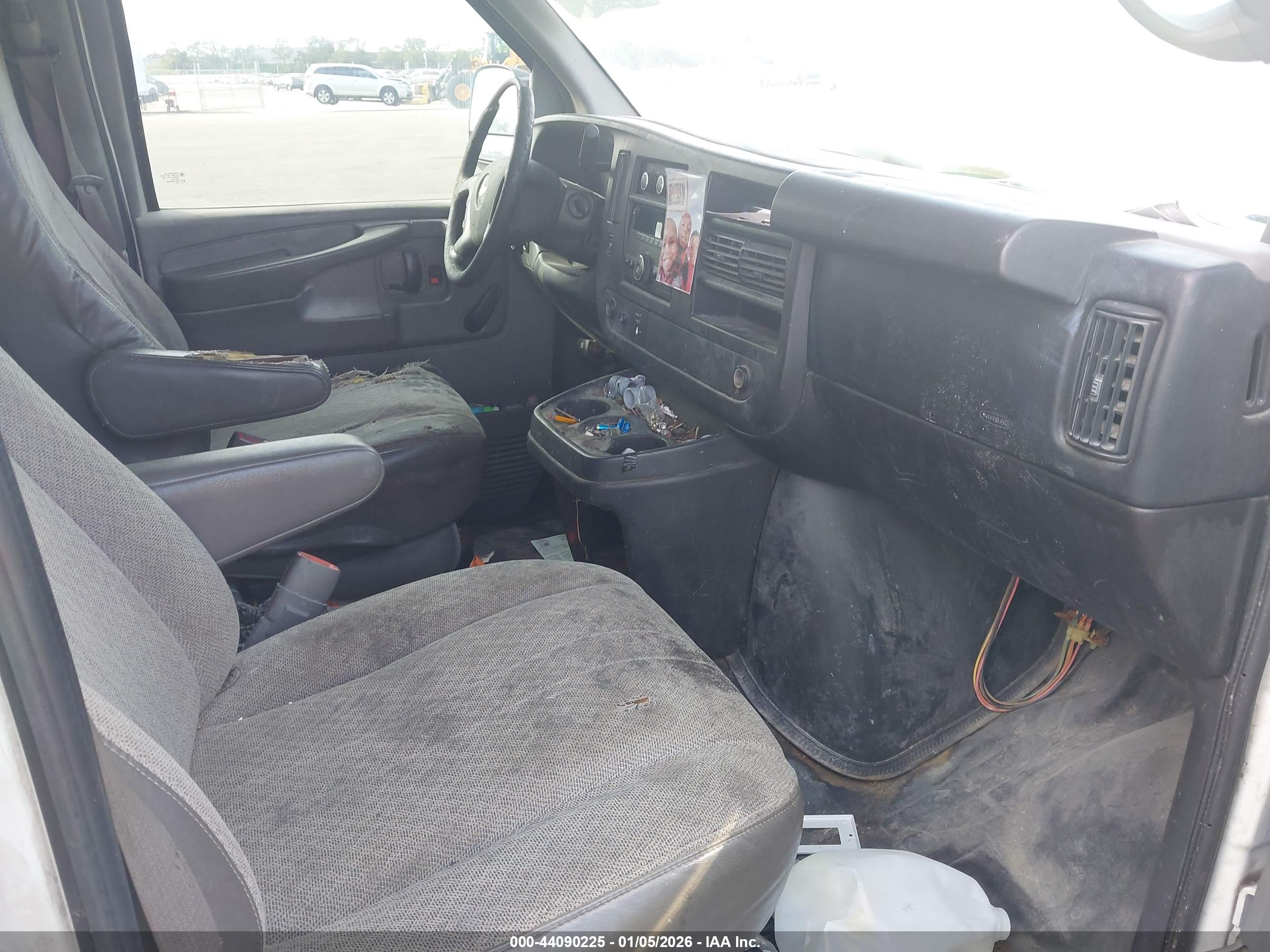CHEVROLET EXPRESS image 5