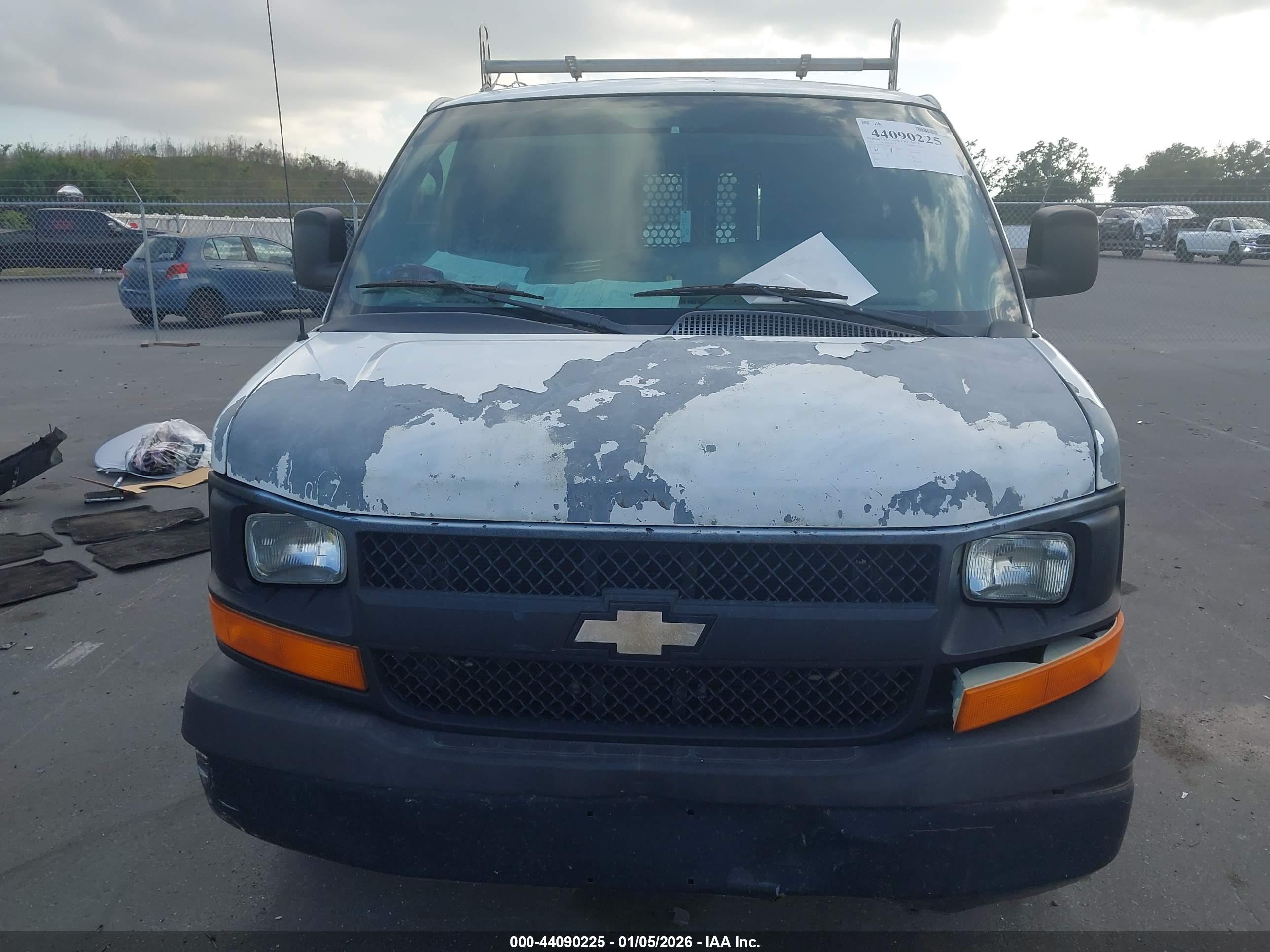 CHEVROLET EXPRESS image 6