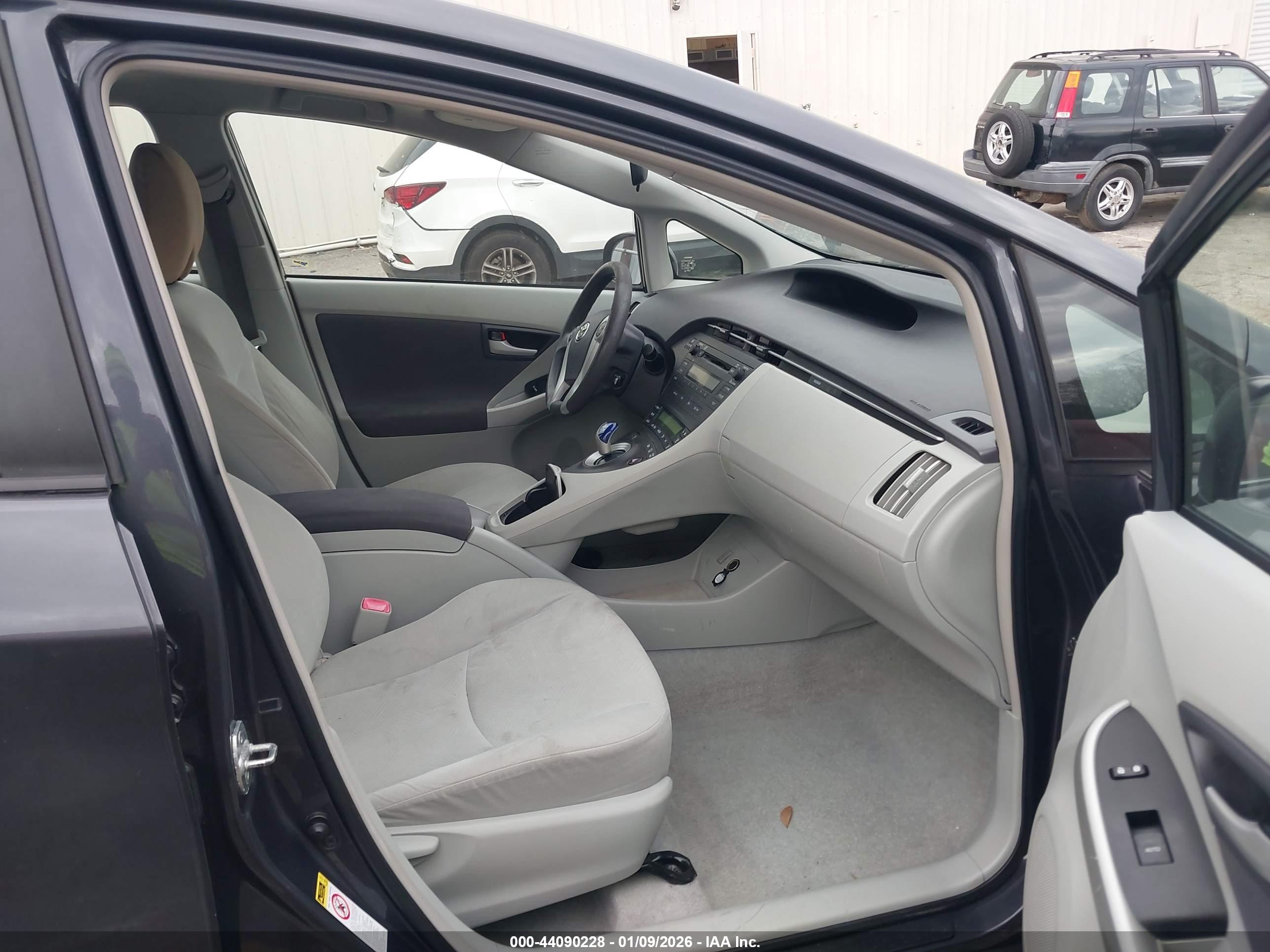 TOYOTA PRIUS image 5