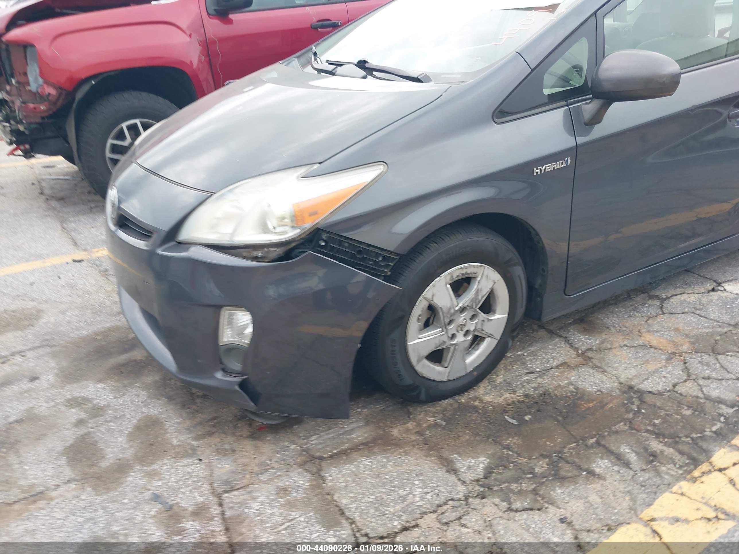TOYOTA PRIUS image 6