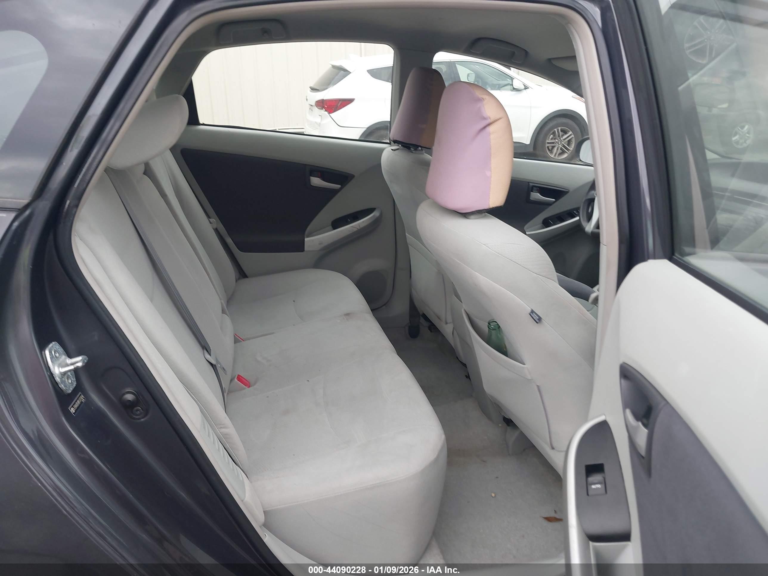 TOYOTA PRIUS image 8