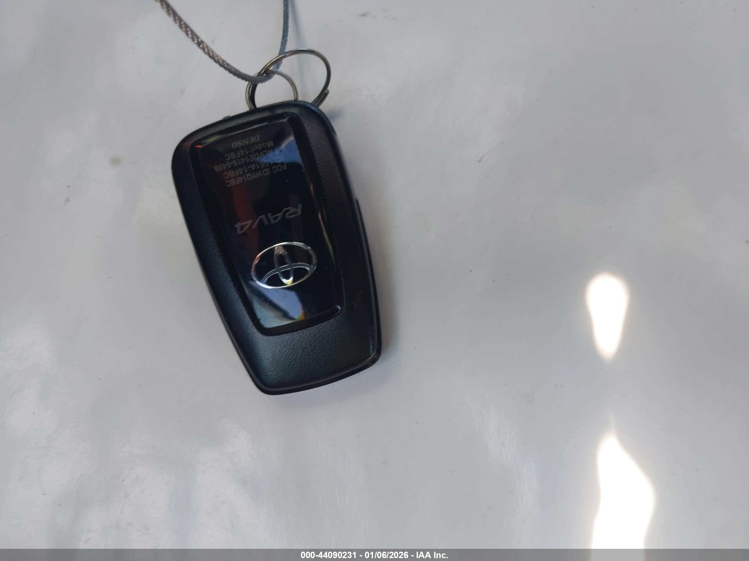 TOYOTA RAV4 image 11
