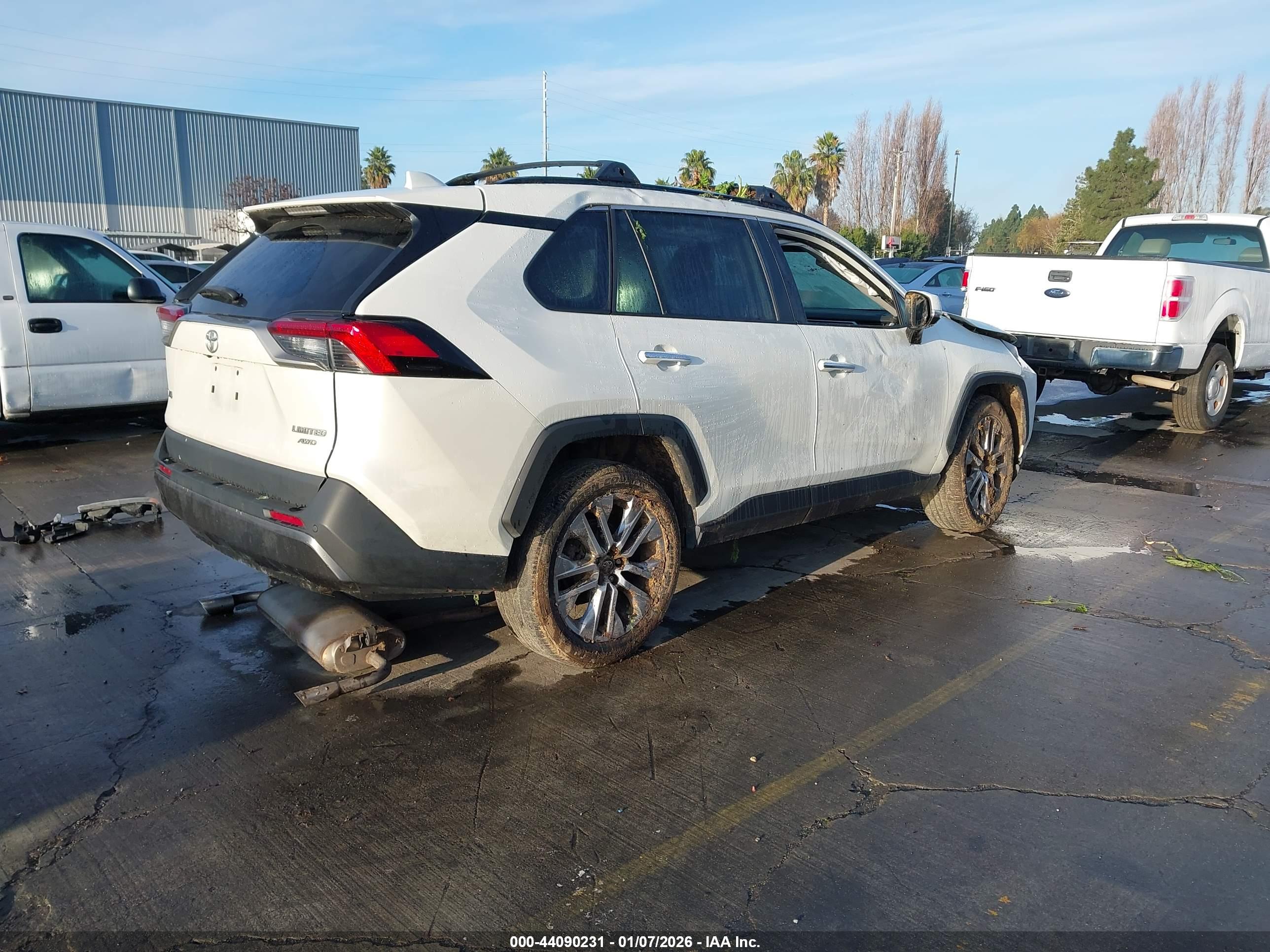 TOYOTA RAV4 image 4