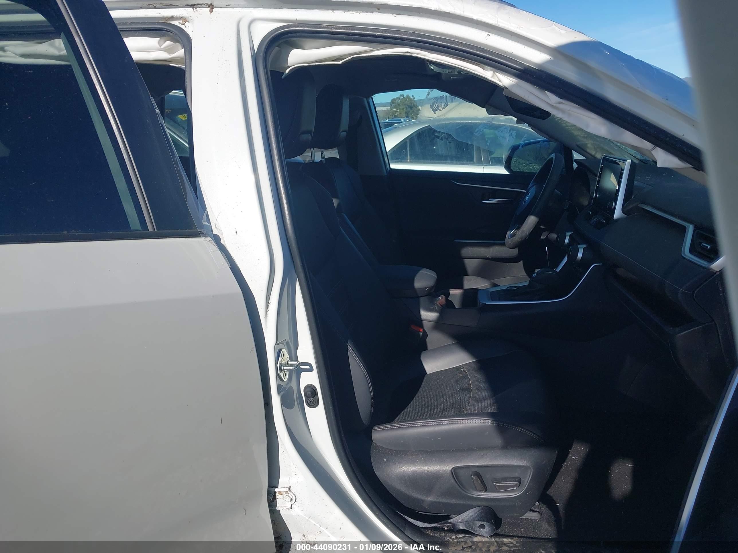 TOYOTA RAV4 image 5