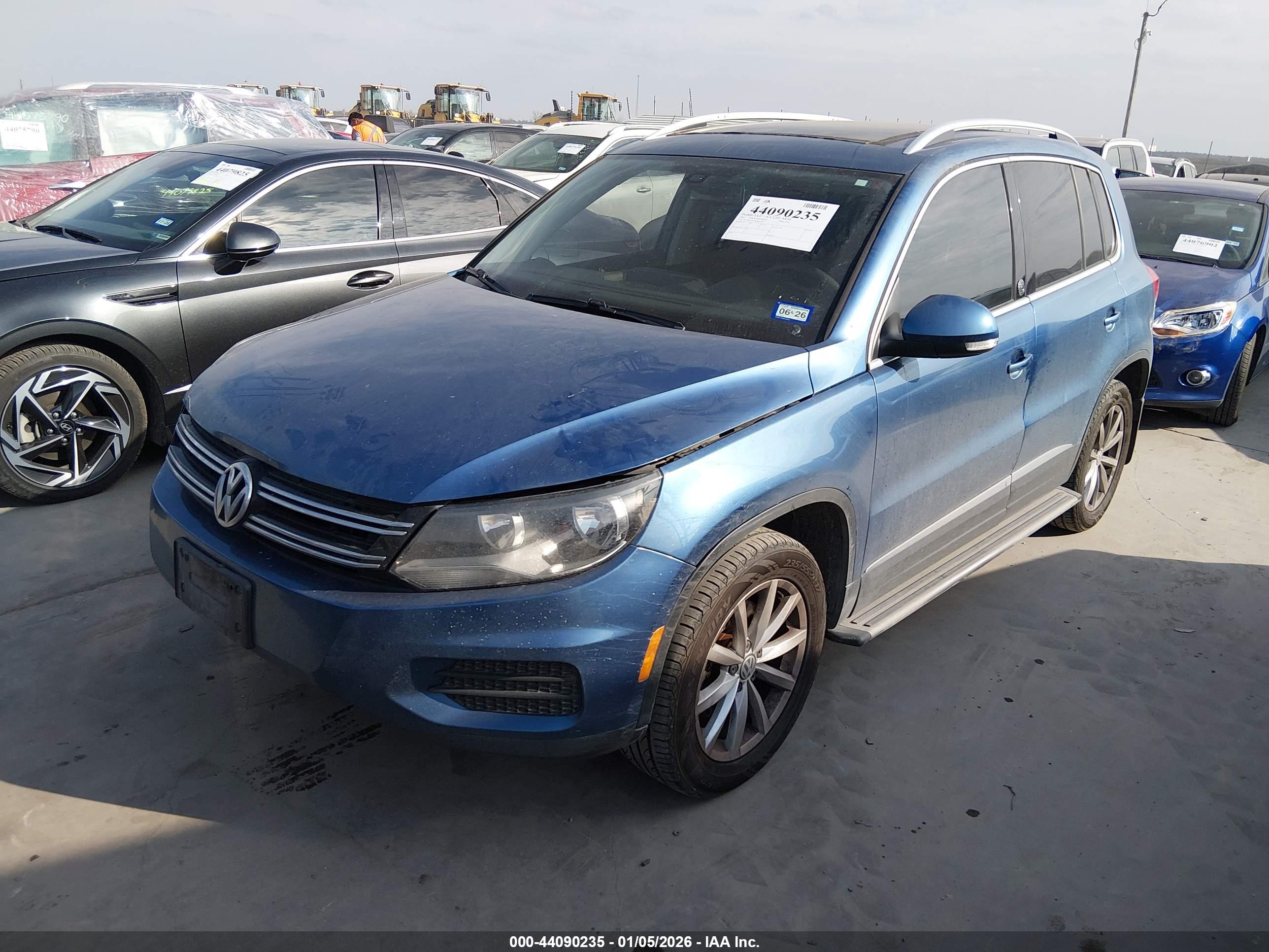VOLKSWAGEN TIGUAN image 2