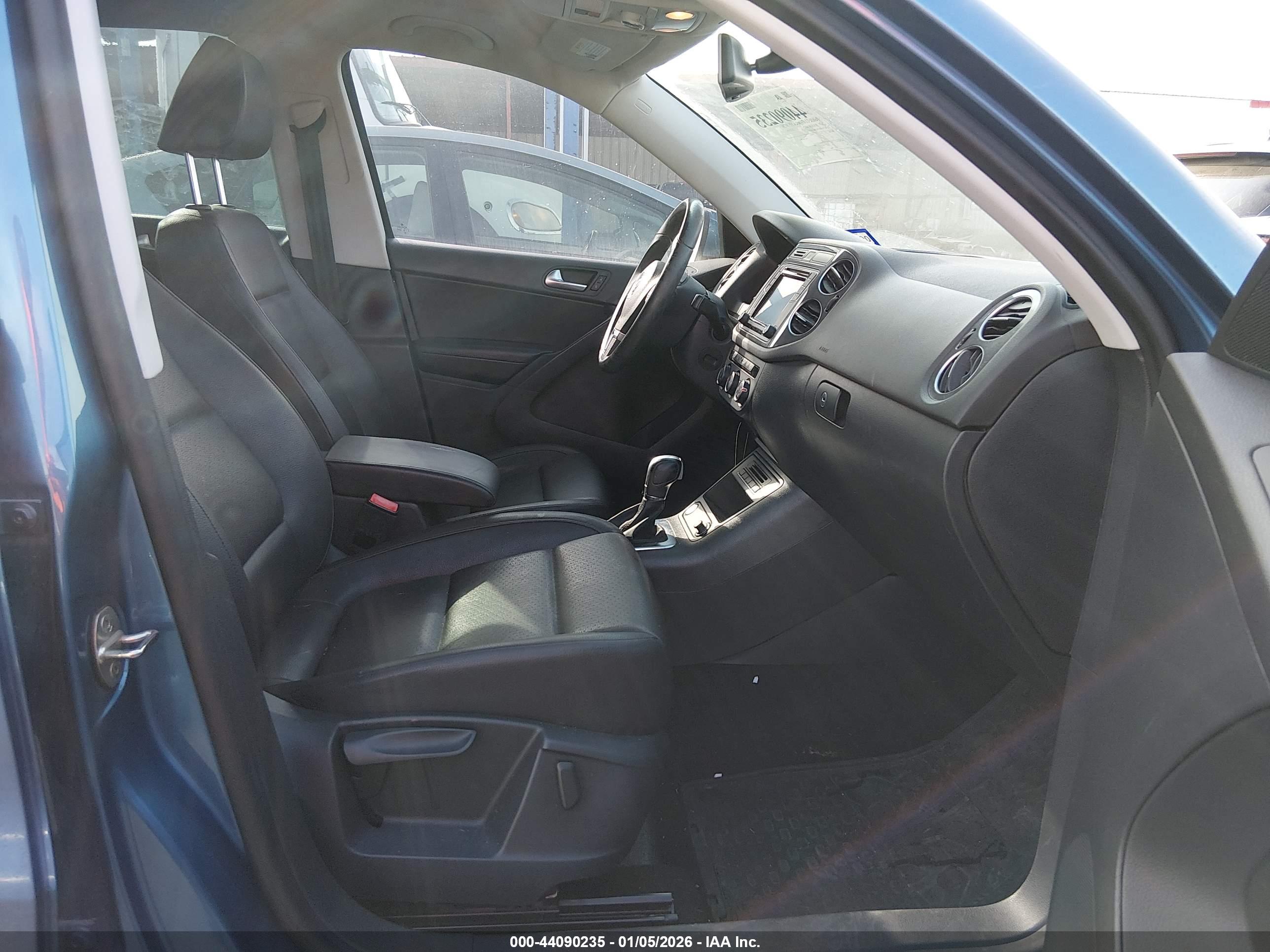 VOLKSWAGEN TIGUAN image 5