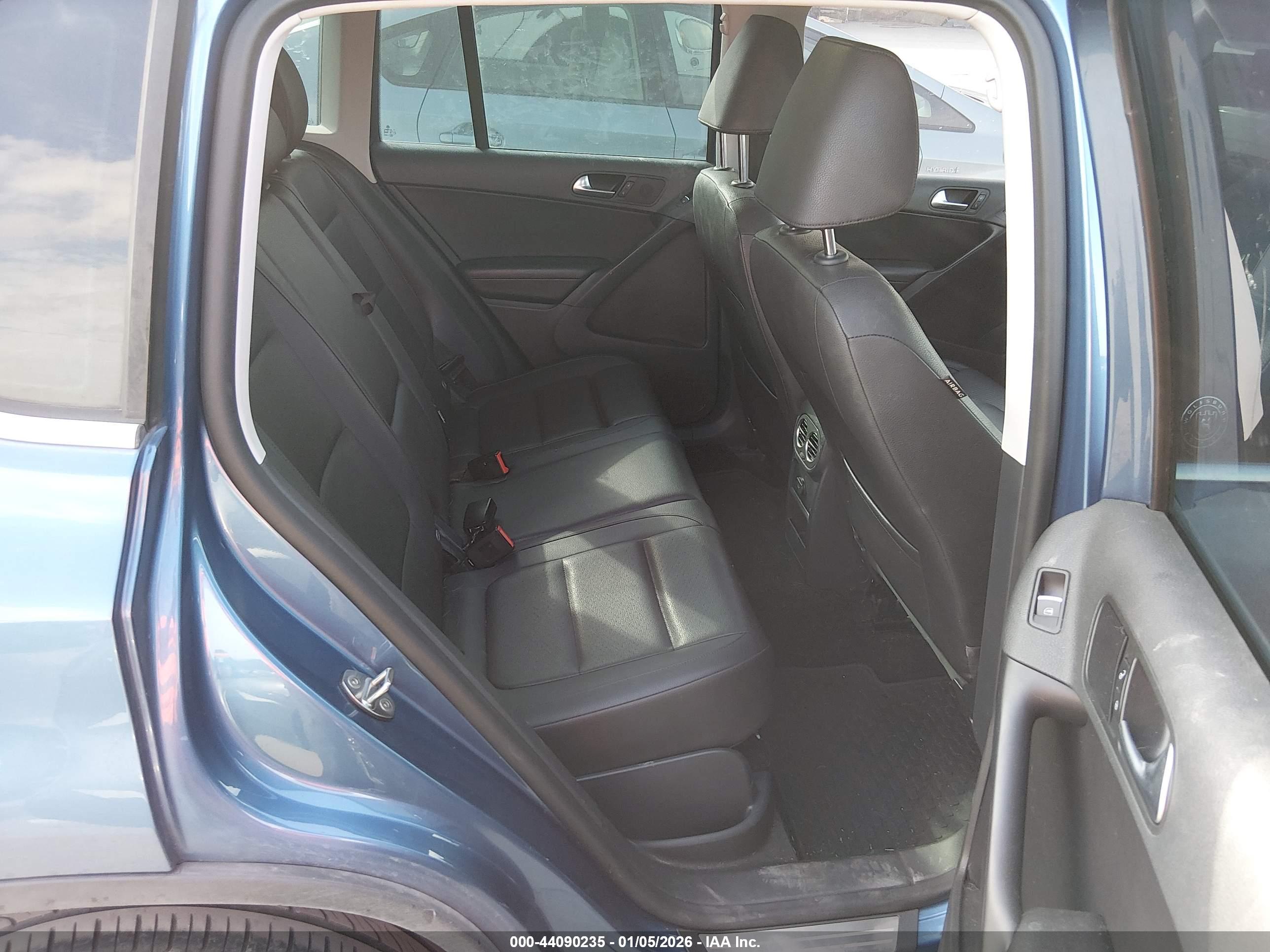 VOLKSWAGEN TIGUAN image 8