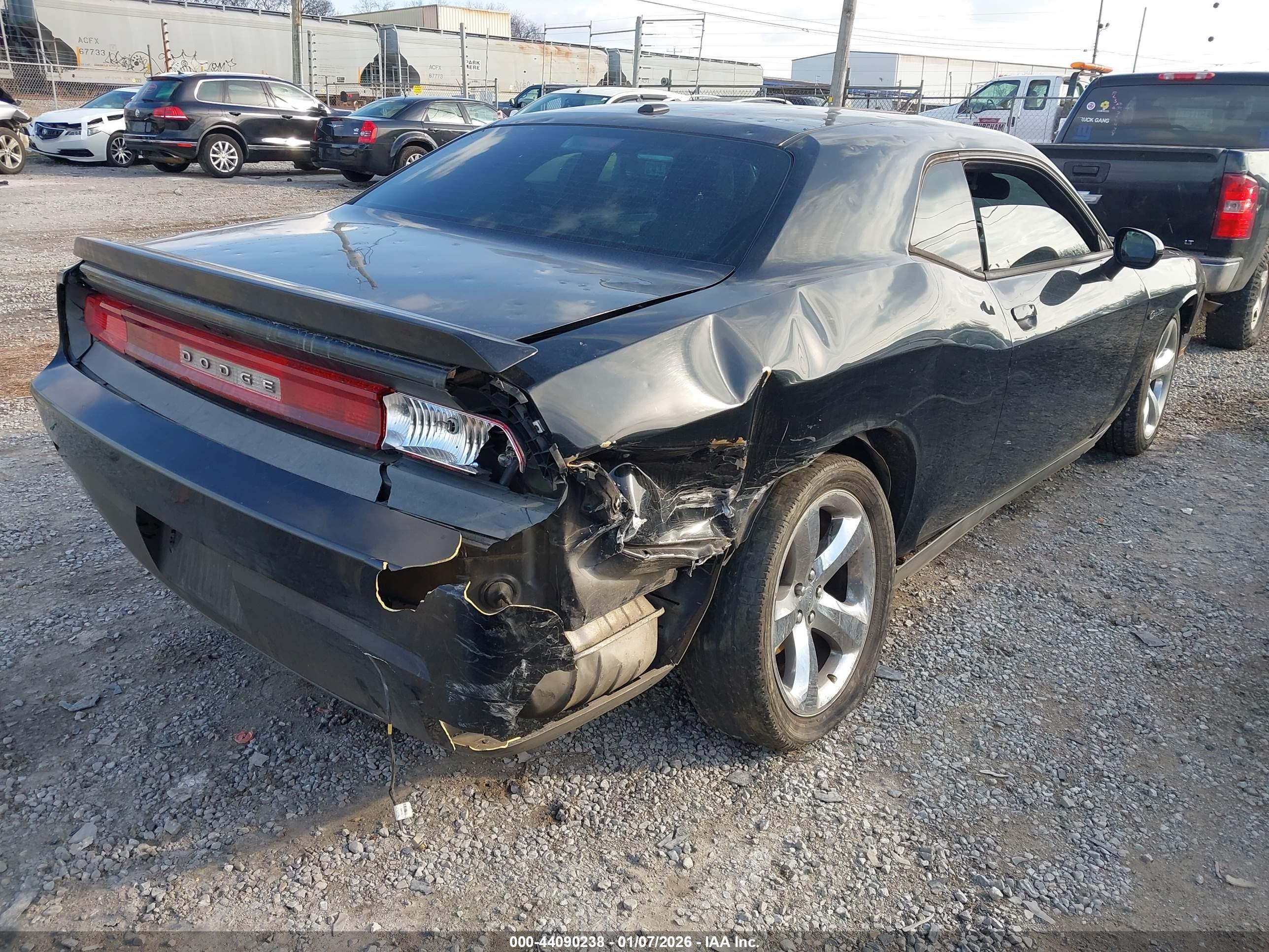 DODGE CHALLENGER image 4