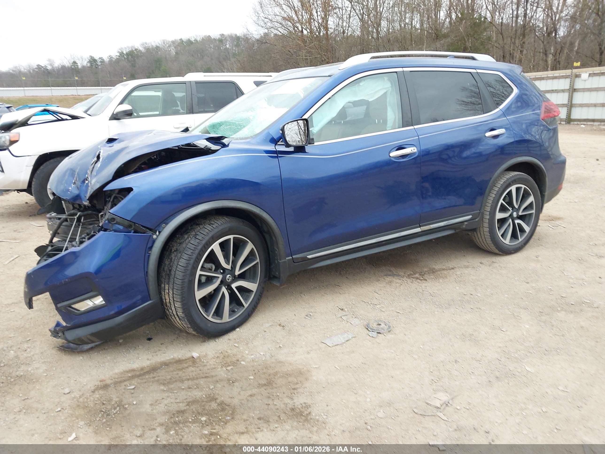 NISSAN ROGUE image 2