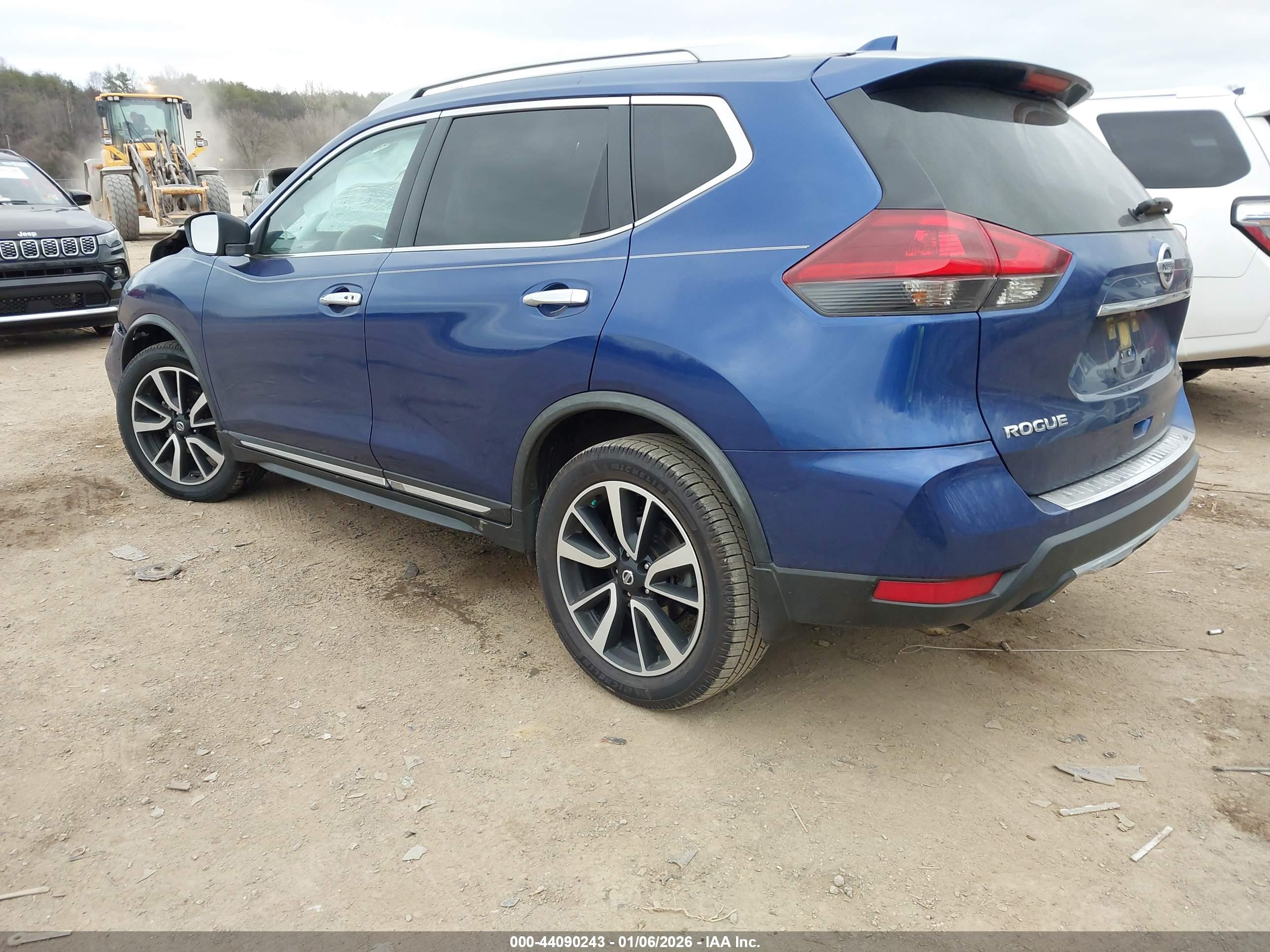 NISSAN ROGUE image 3