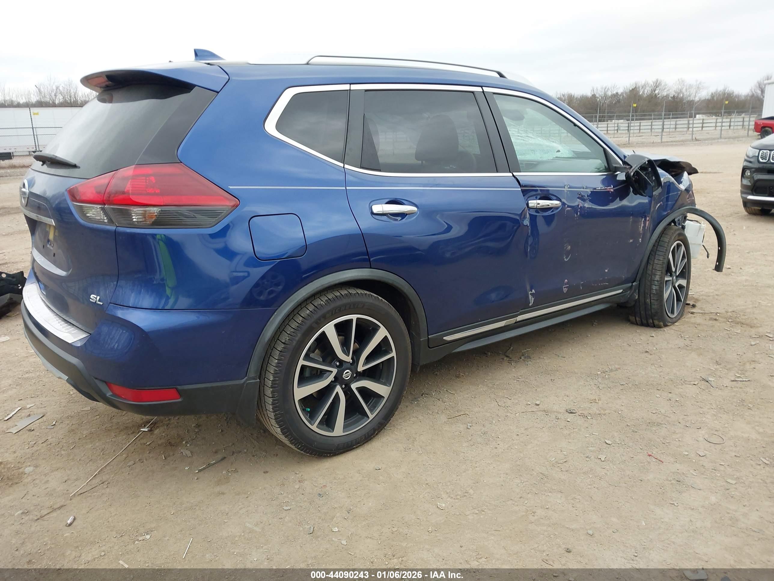 NISSAN ROGUE image 4