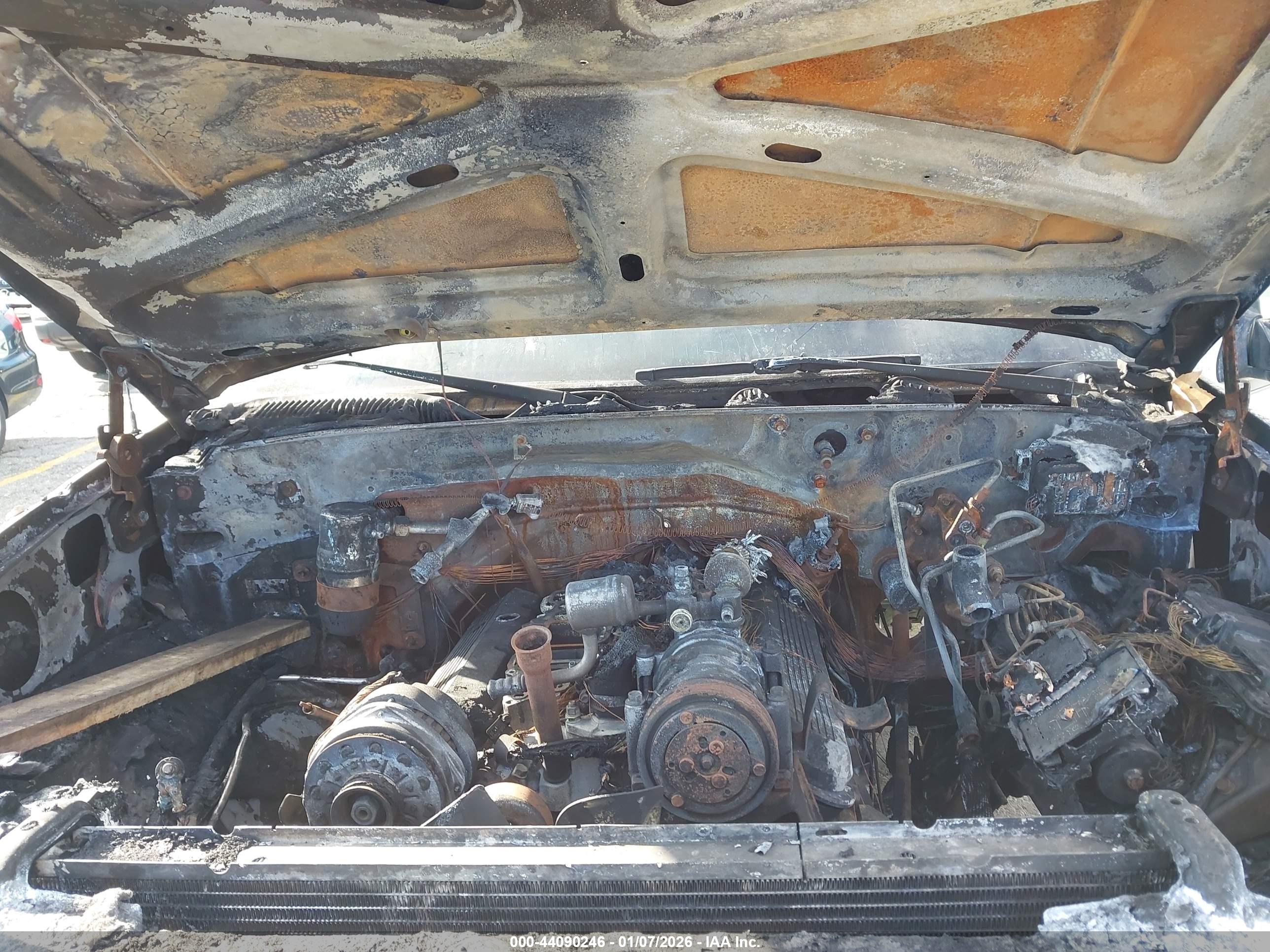 GMC SUBURBAN image 10
