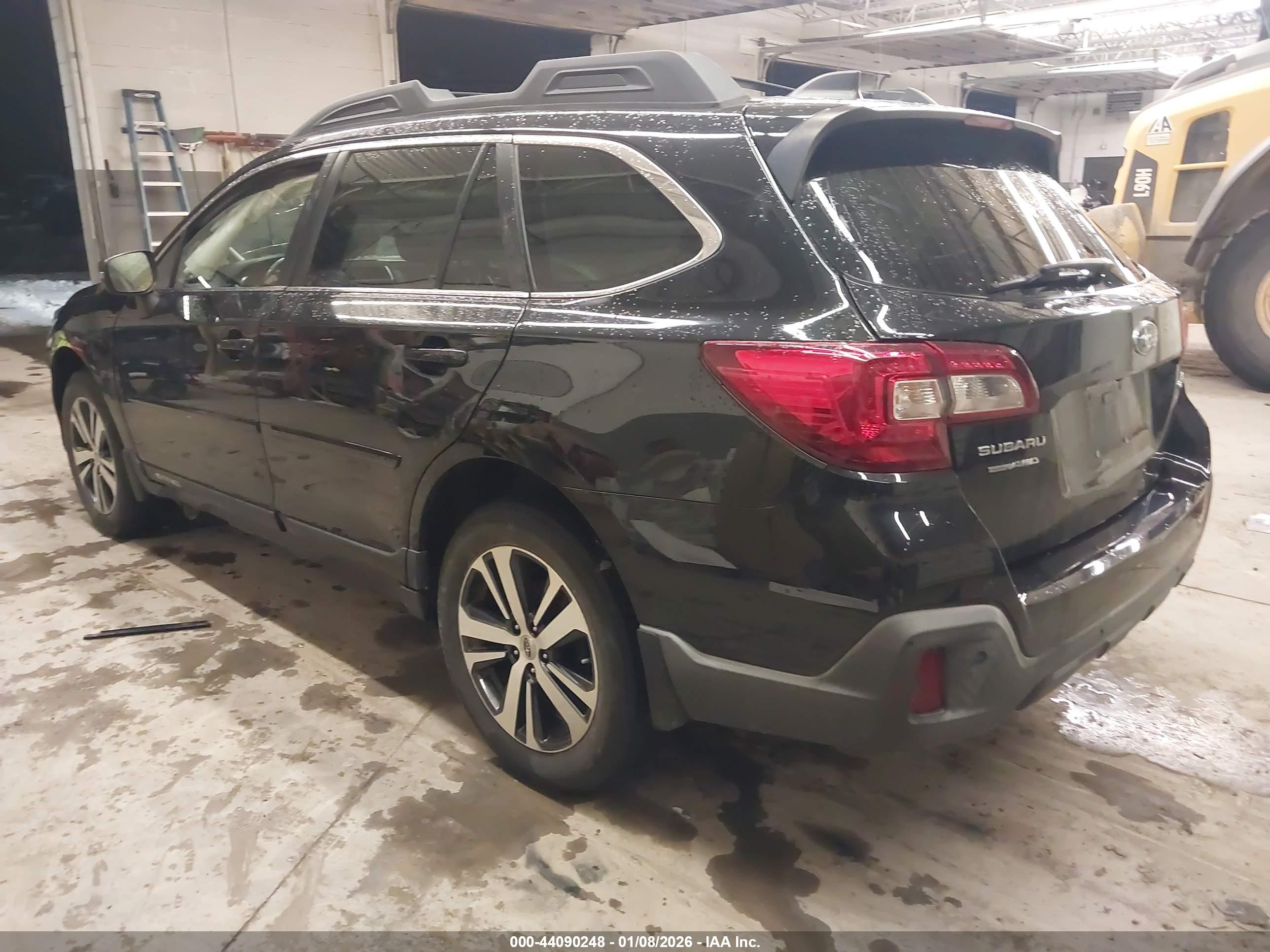 SUBARU OUTBACK image 3