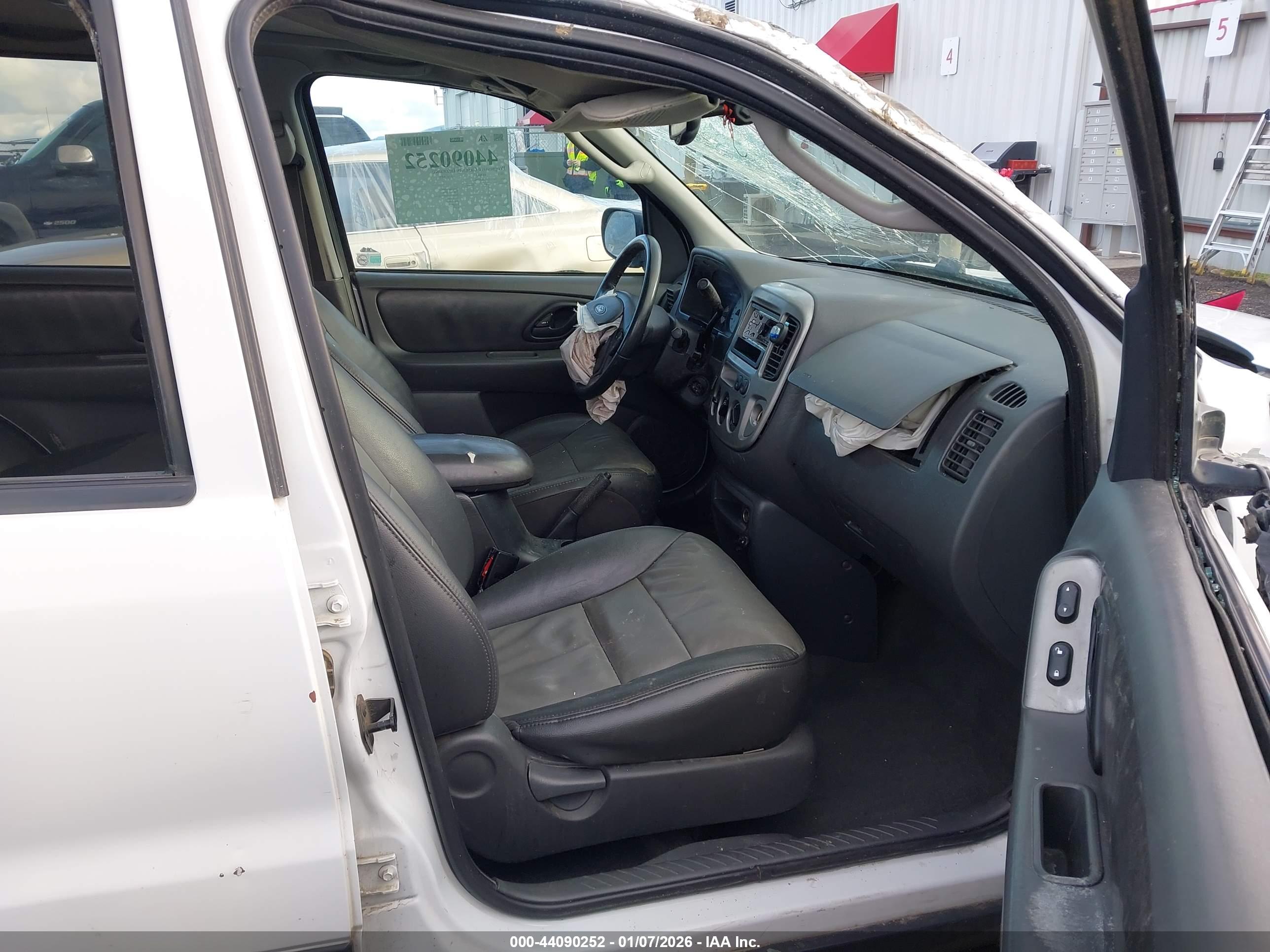 FORD ESCAPE image 5