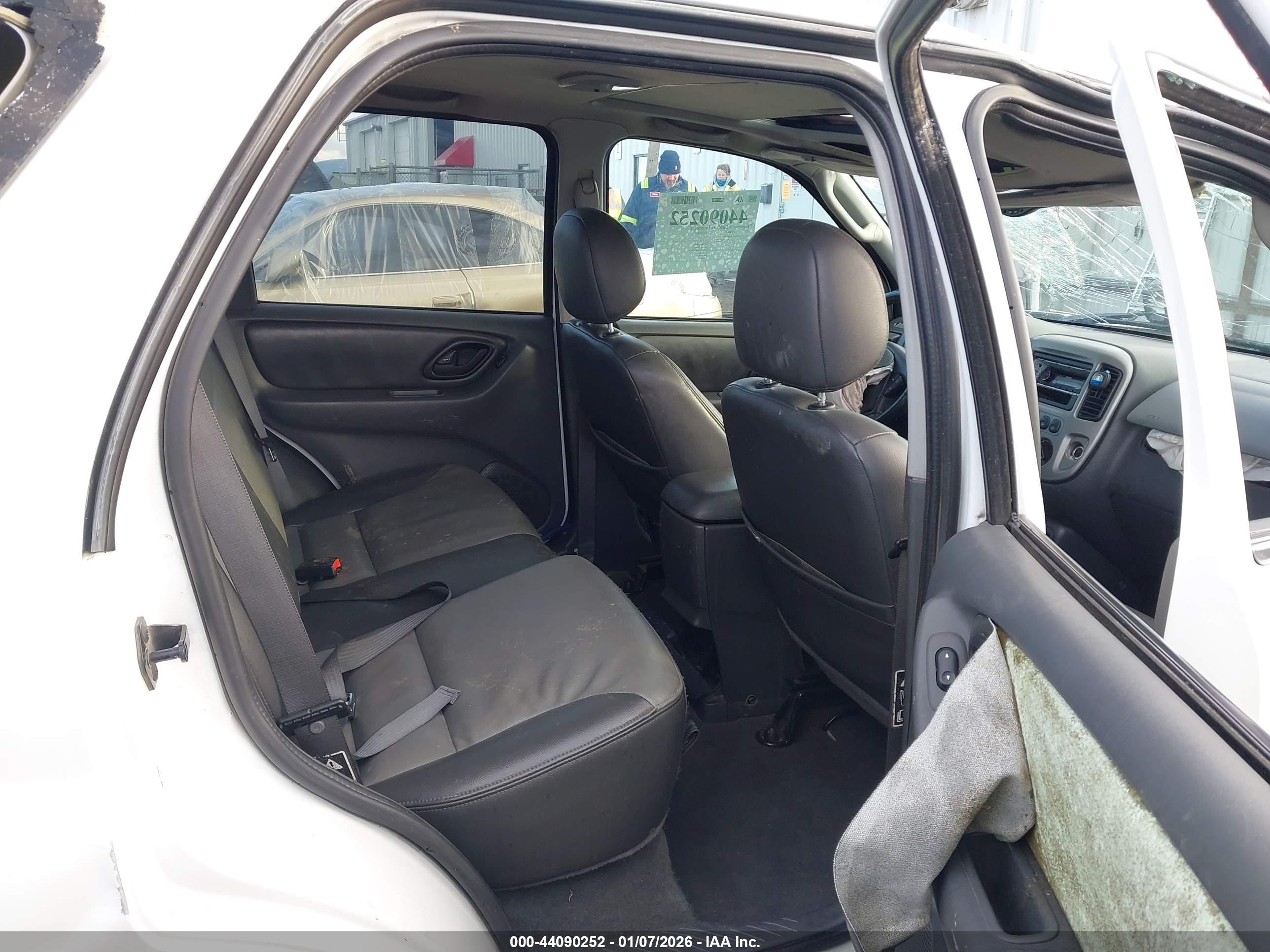 FORD ESCAPE image 8