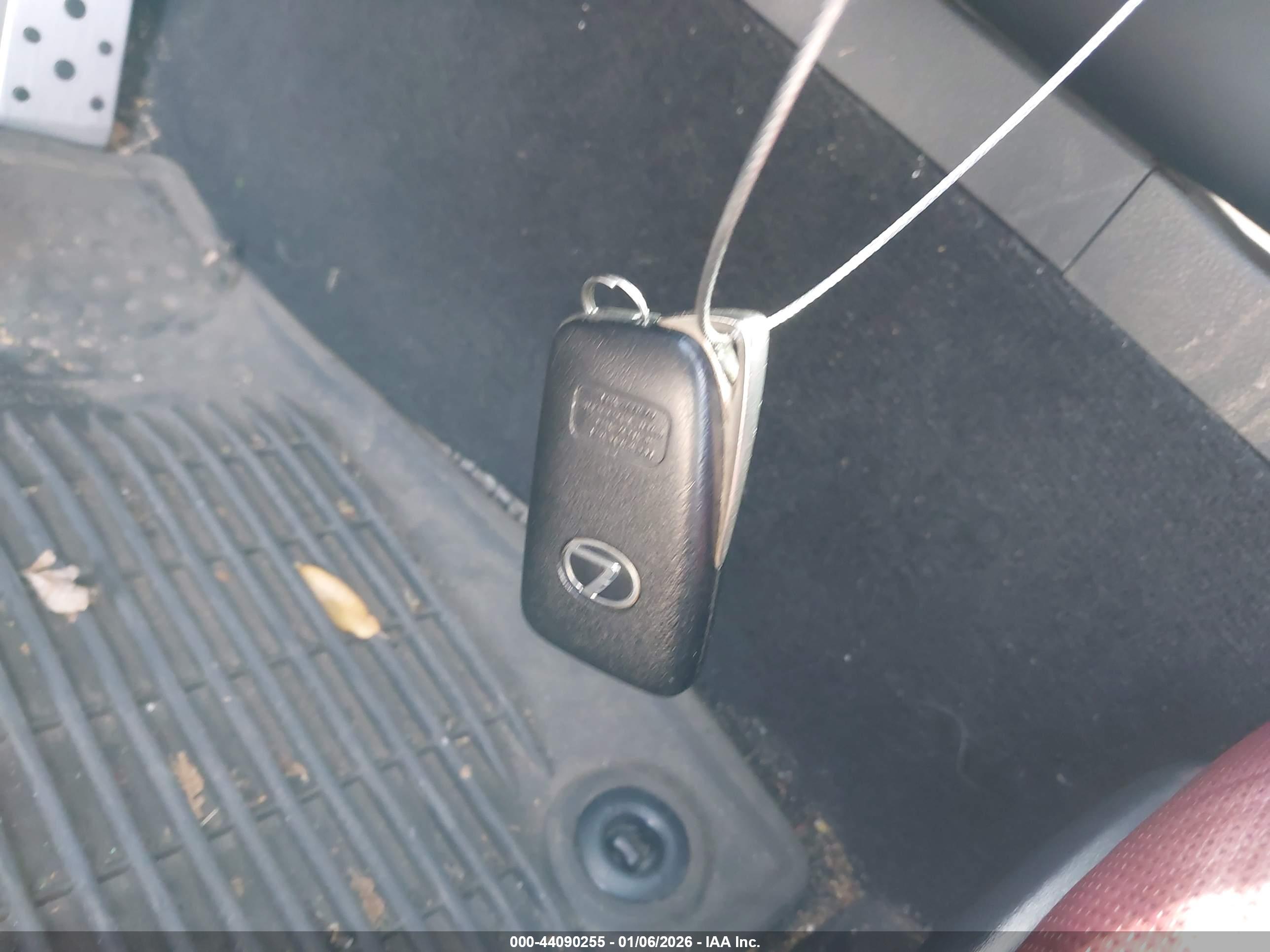 LEXUS IS image 11